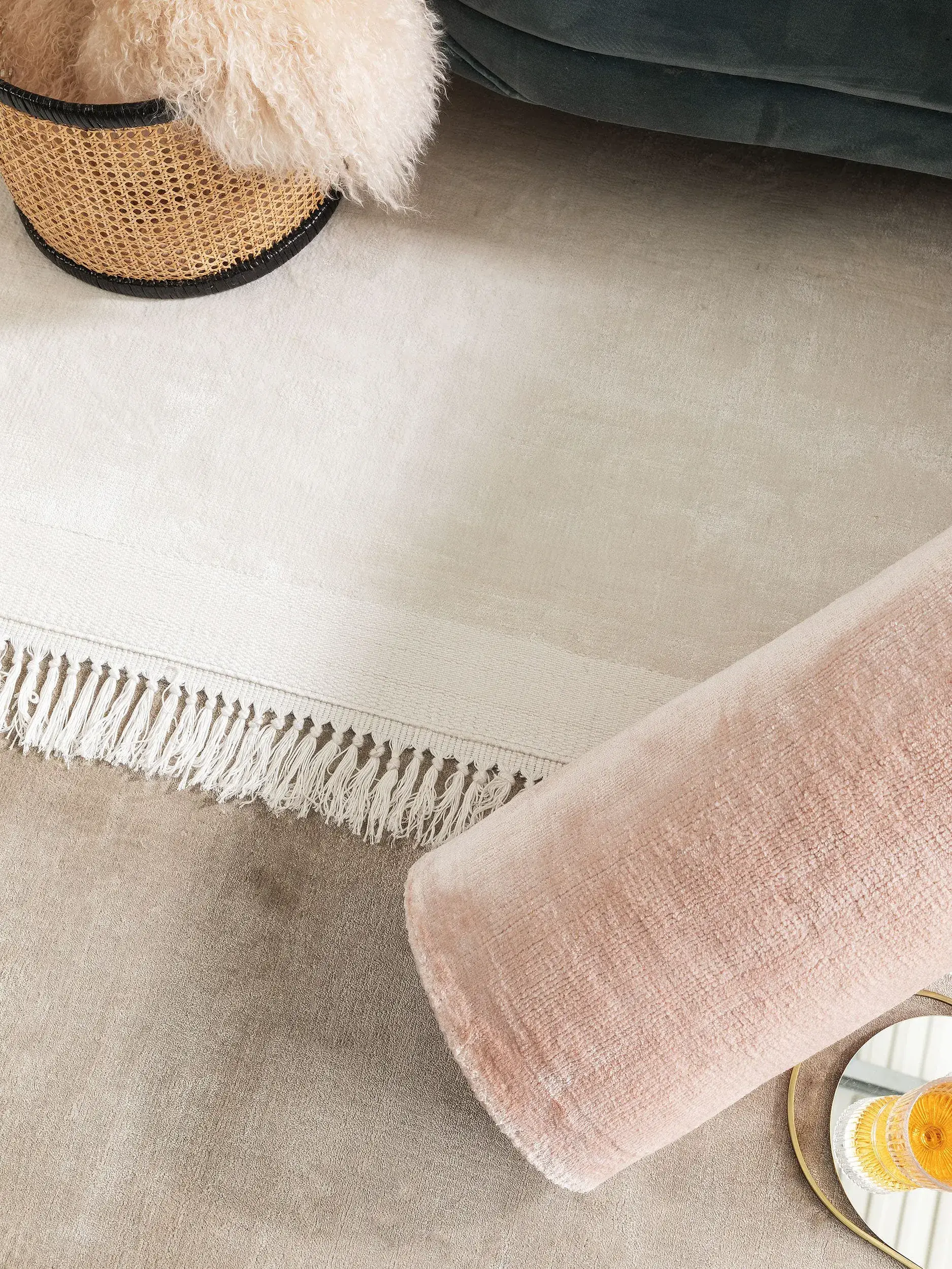Rug Pearl made of 100% Viscose in White by benuta Finest