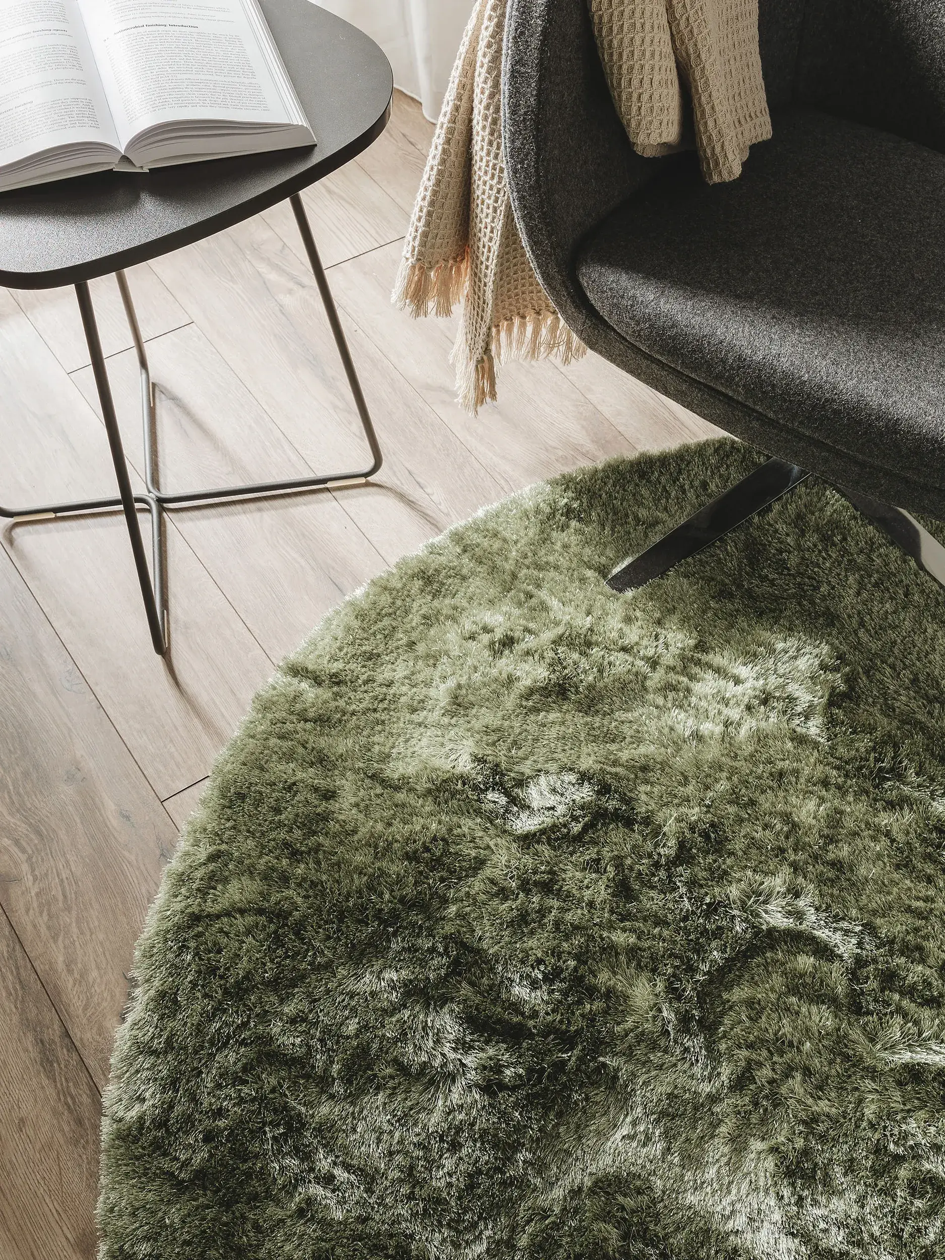 Tapijt van 100% Polyester in Groen met een 100% Polyester hoge pool van benuta nest