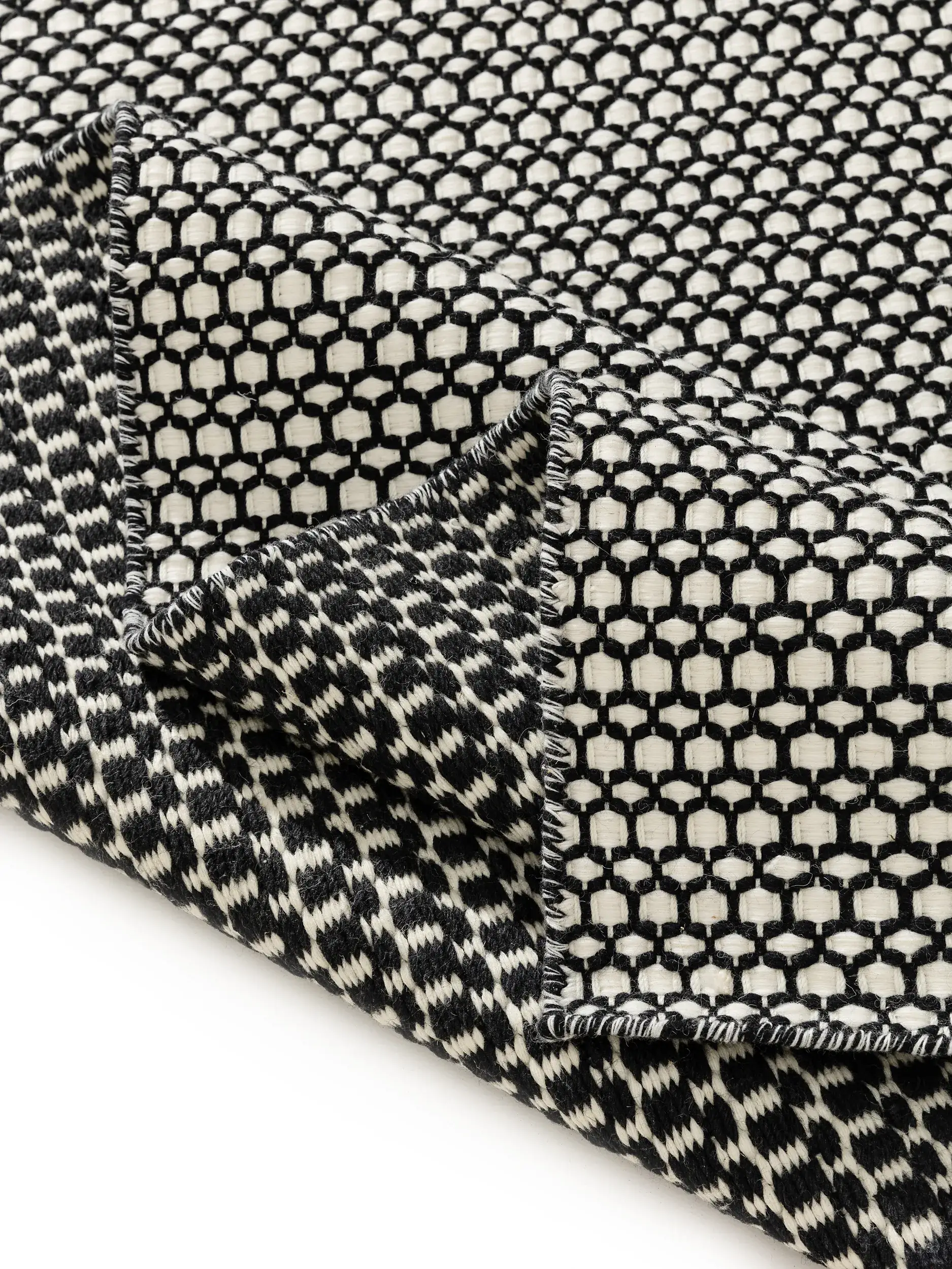 Teppich aus 100% Wolle (aus Neuseeland) in Beige mit 100% Wolle (aus Neuseeland) hohem Flor von benuta Finest