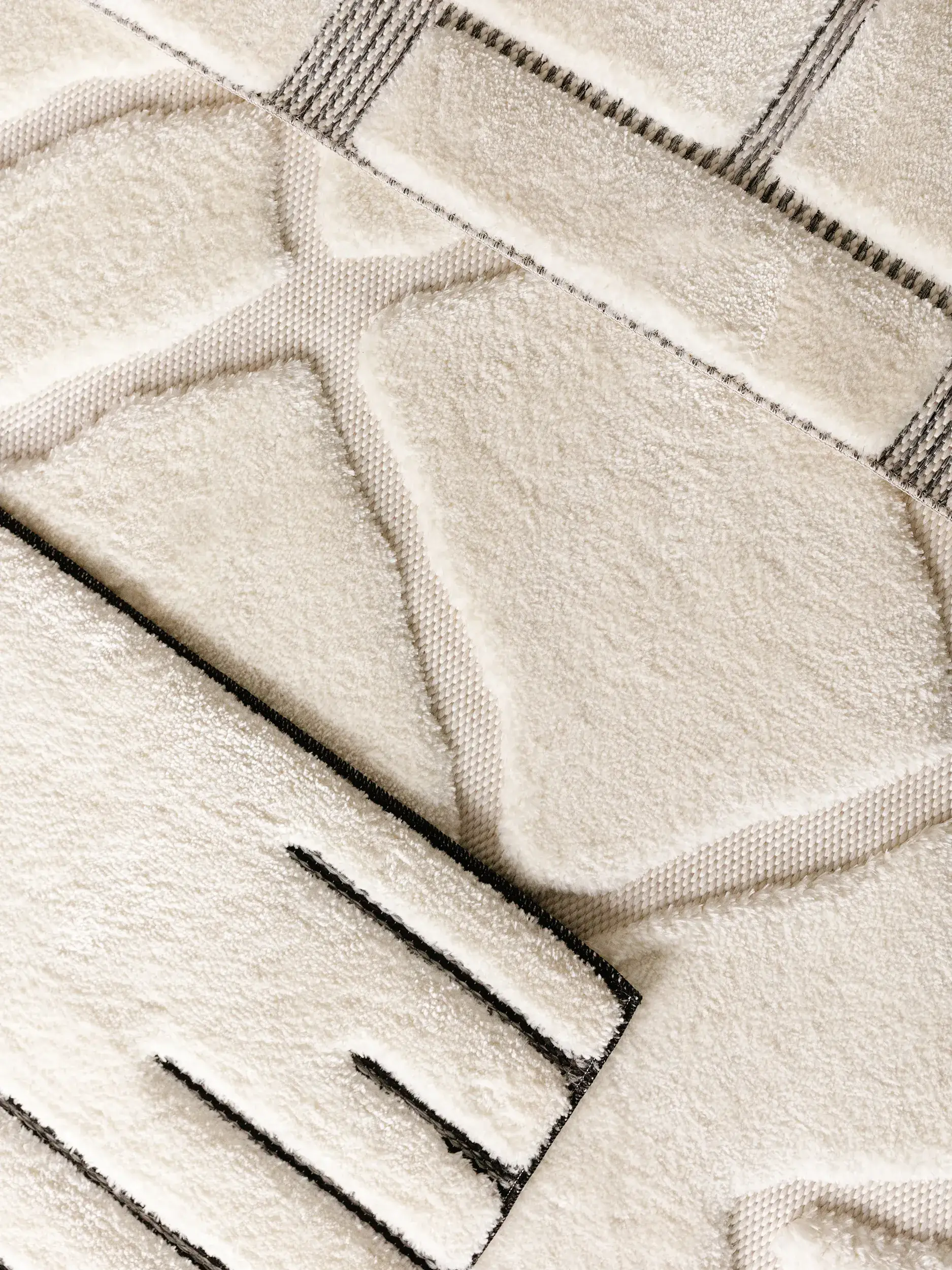 Teppich aus 63% Polyester, 37% Polypropylen in Weiß mit 63% Polyester, 37% Polypropylen hohem Flor von benuta Basic