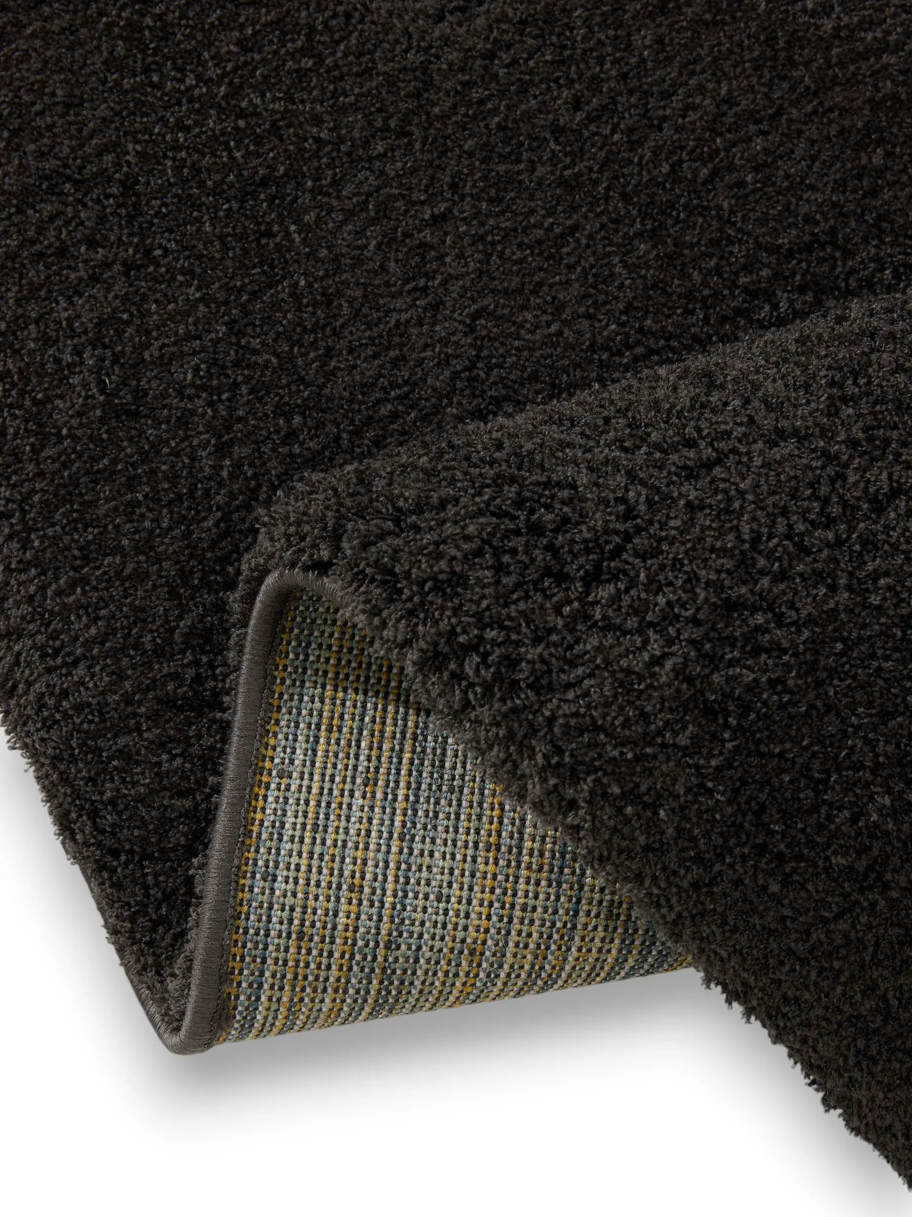 Teppich aus 100% Polyester in Schwarz mit 100% Polyester hohem Flor von benuta Nest