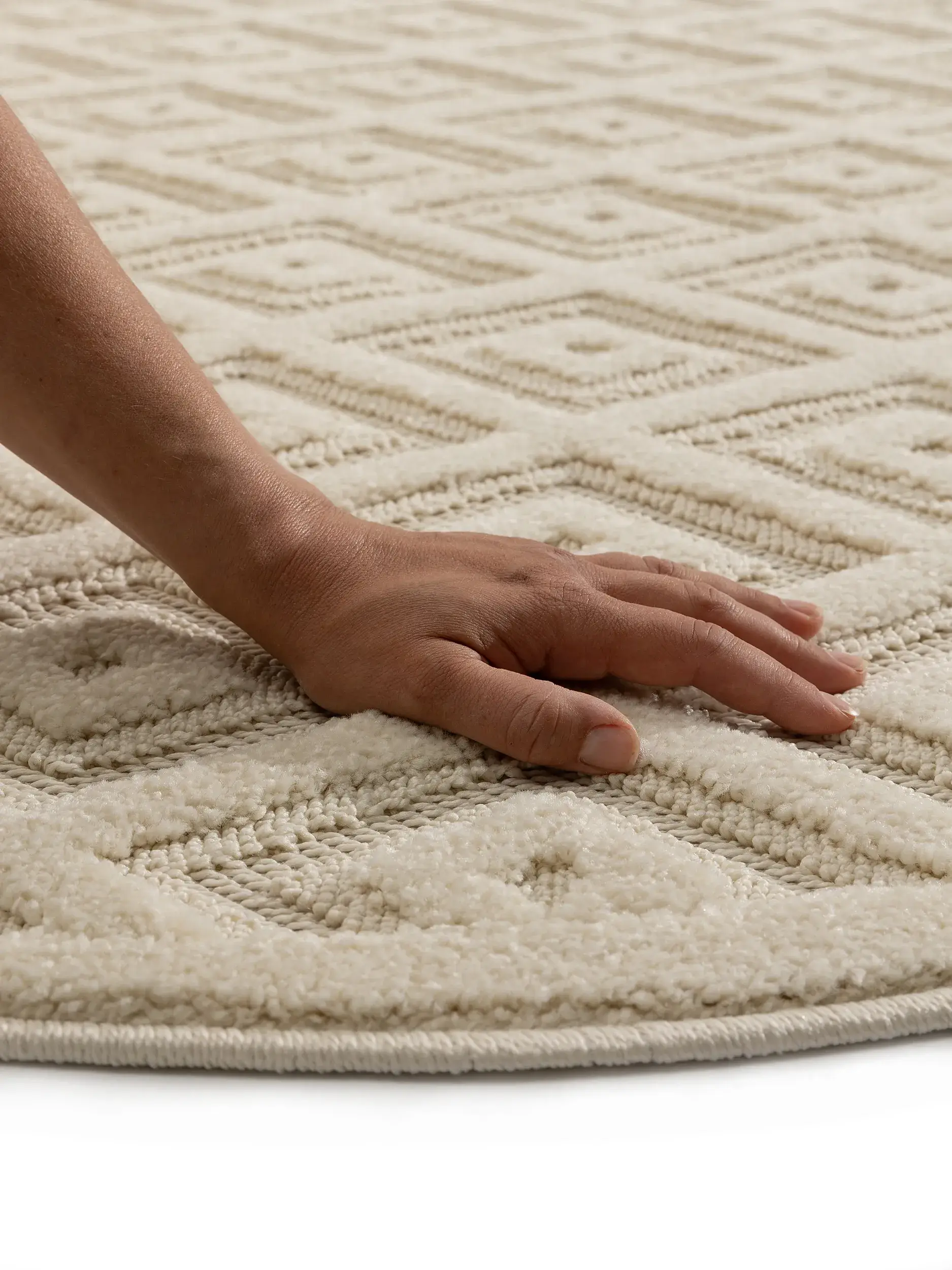 Rug made of 100% Polypropylen in White with a 100% Polypropylen high pile by benuta Basic