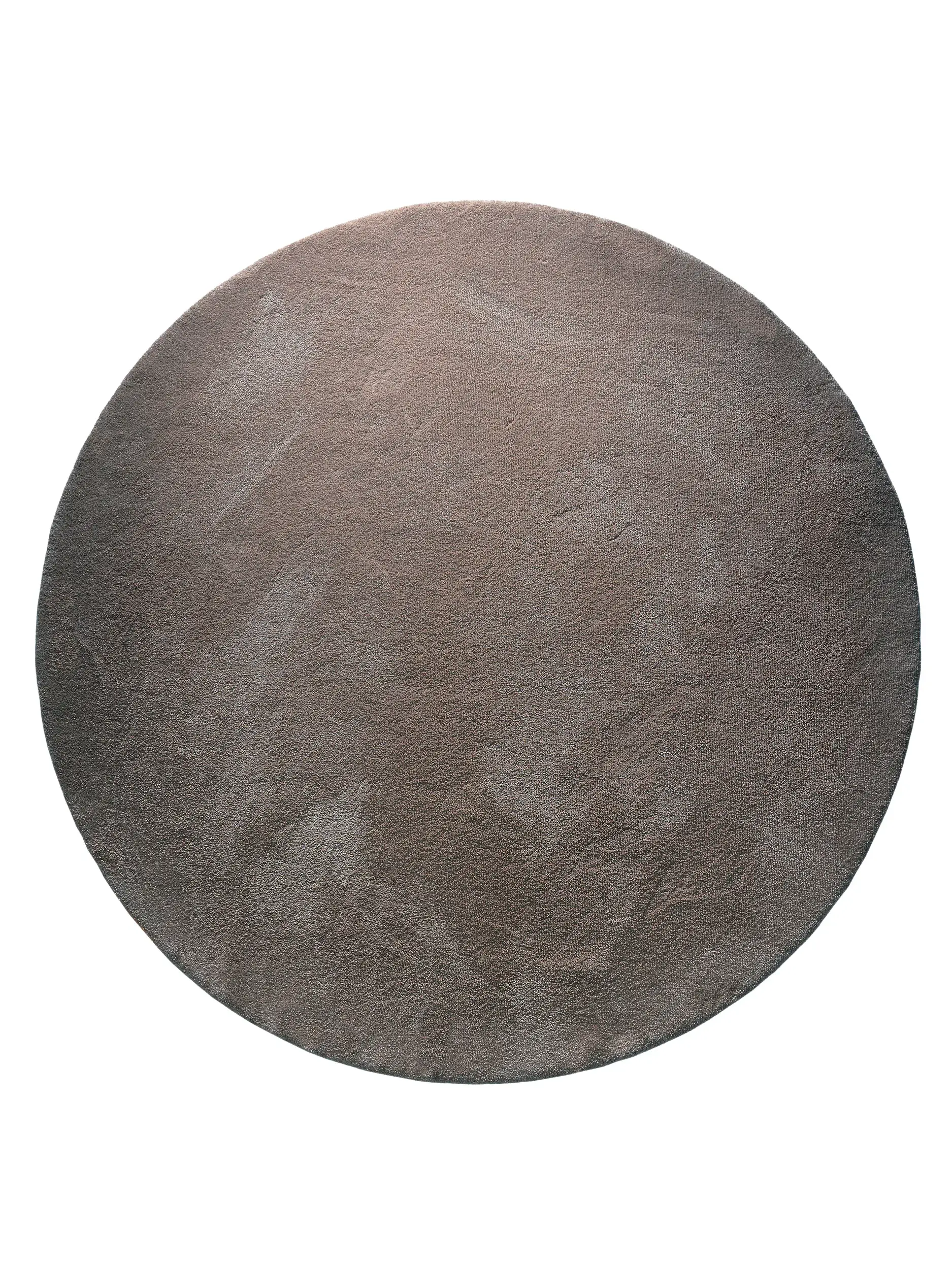Rug made of 100% Polypropylen in Taupe with a 100% Polypropylen high pile by benuta Nest