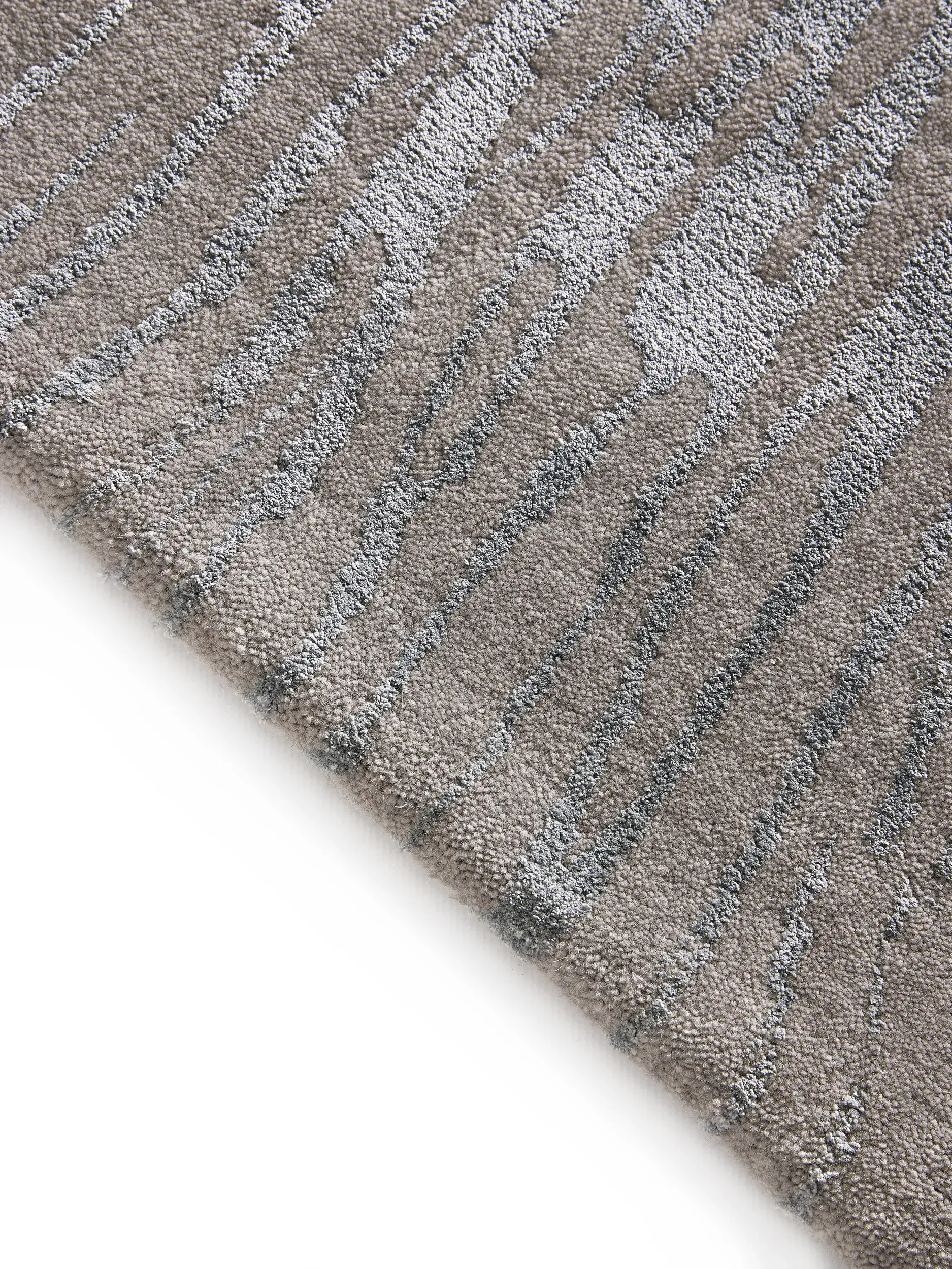 Teppich aus 60% Viscose, 40% Wool in Blue mit 60% Viscose, 40% Wool hohem Flor von benuta Finest