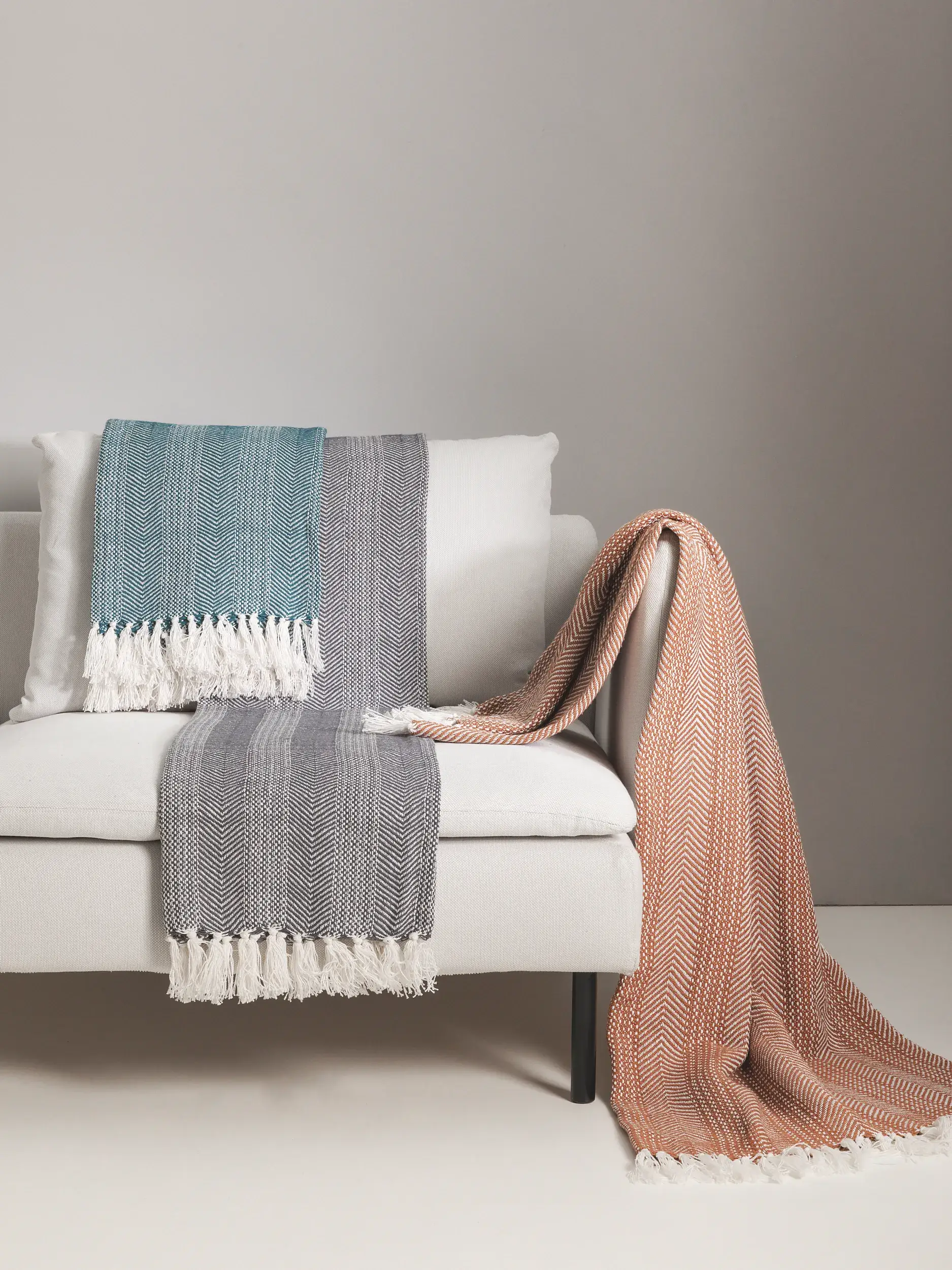 Baumwolldecke Alisea Anthrazit in Ornament design made of 100% Cotton by benuta Nest