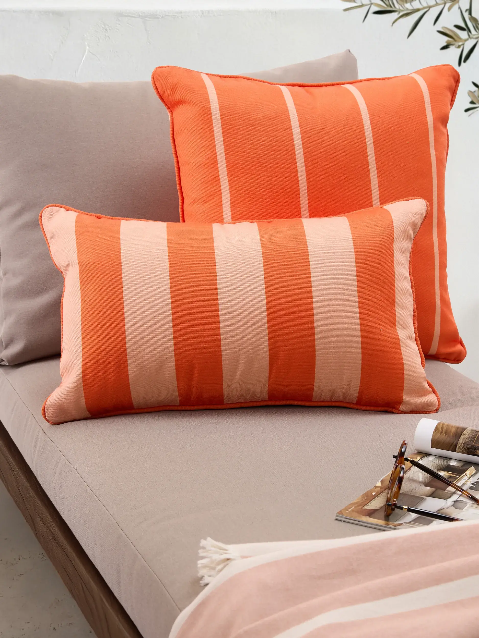 Indendørs- og udendørspude Reed Orange fra benuta nest