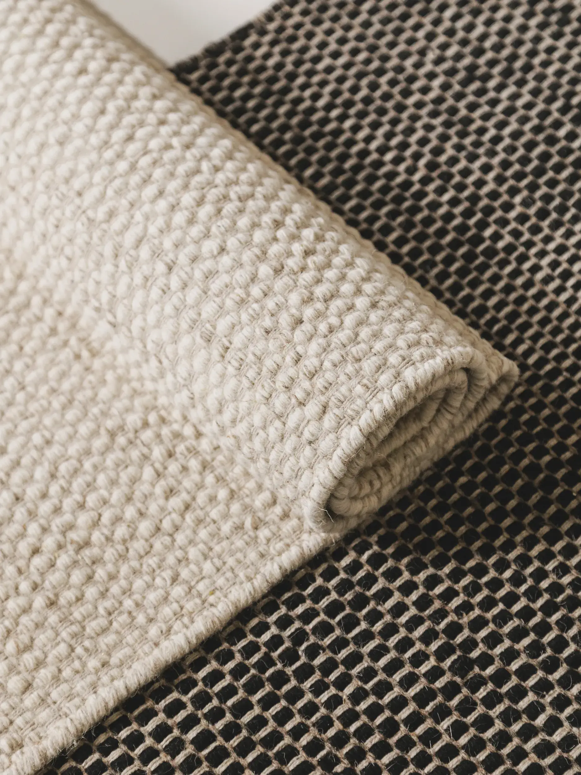 Rug made of 80% Wolle, 20% Baumwolle in Beige with a 80% Wolle, 20% Baumwolle high pile by benuta Pure