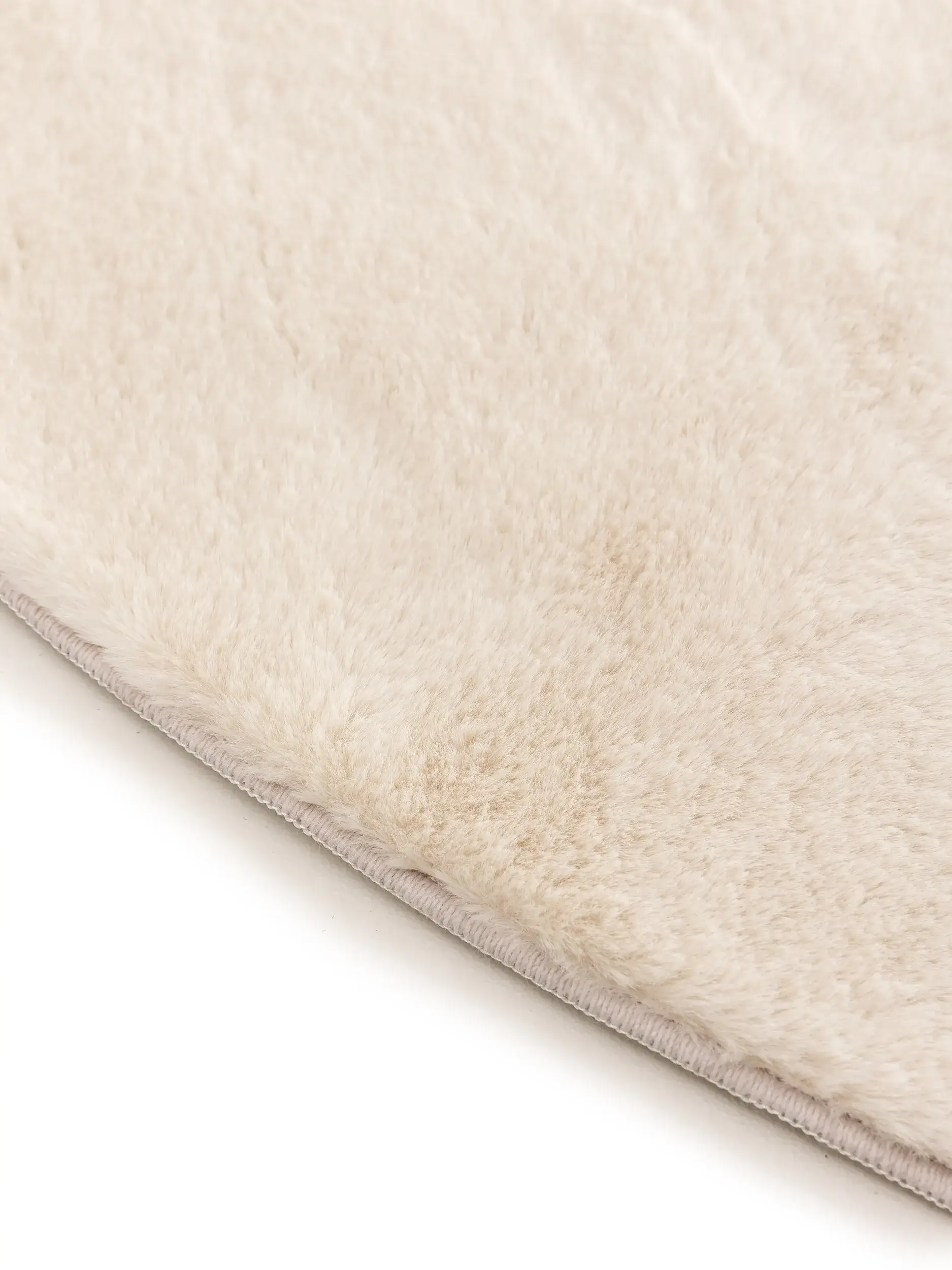 Rug made of 100% Polyester in Beige with a 100% Polyester high pile by benuta Basic