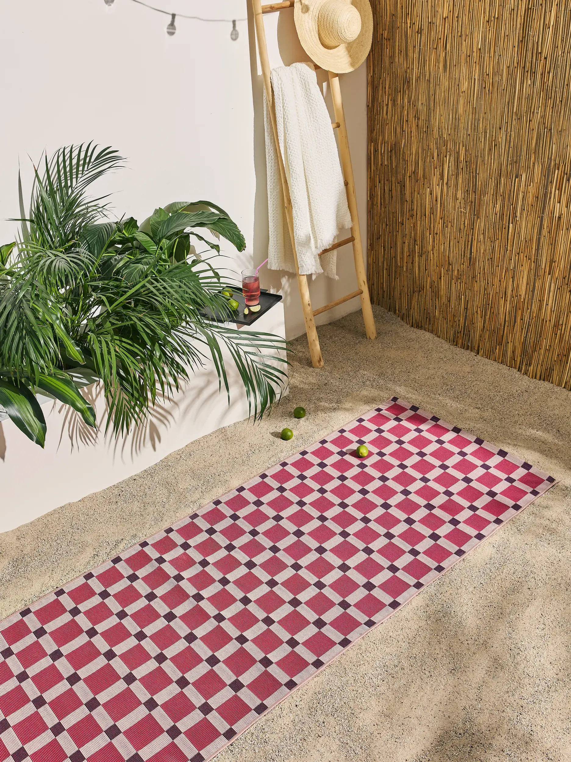 Rug made of 76% Polypropylen, 23% Polyester, 1% Latex in Rosa with a 76% Polypropylen, 23% Polyester, 1% Latex high pile by benuta Pop
