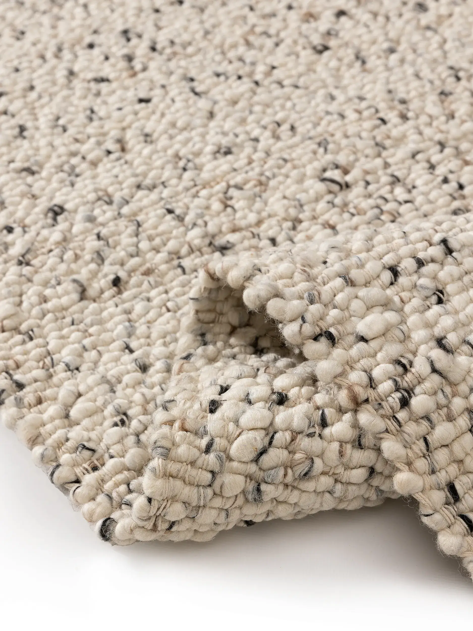Rug made of 70% Wolle (from New Zealand), 30% Polyester in Schwarz/Weiß with a 70% Wolle (from New Zealand), 30% Polyester high pile by benuta Pure