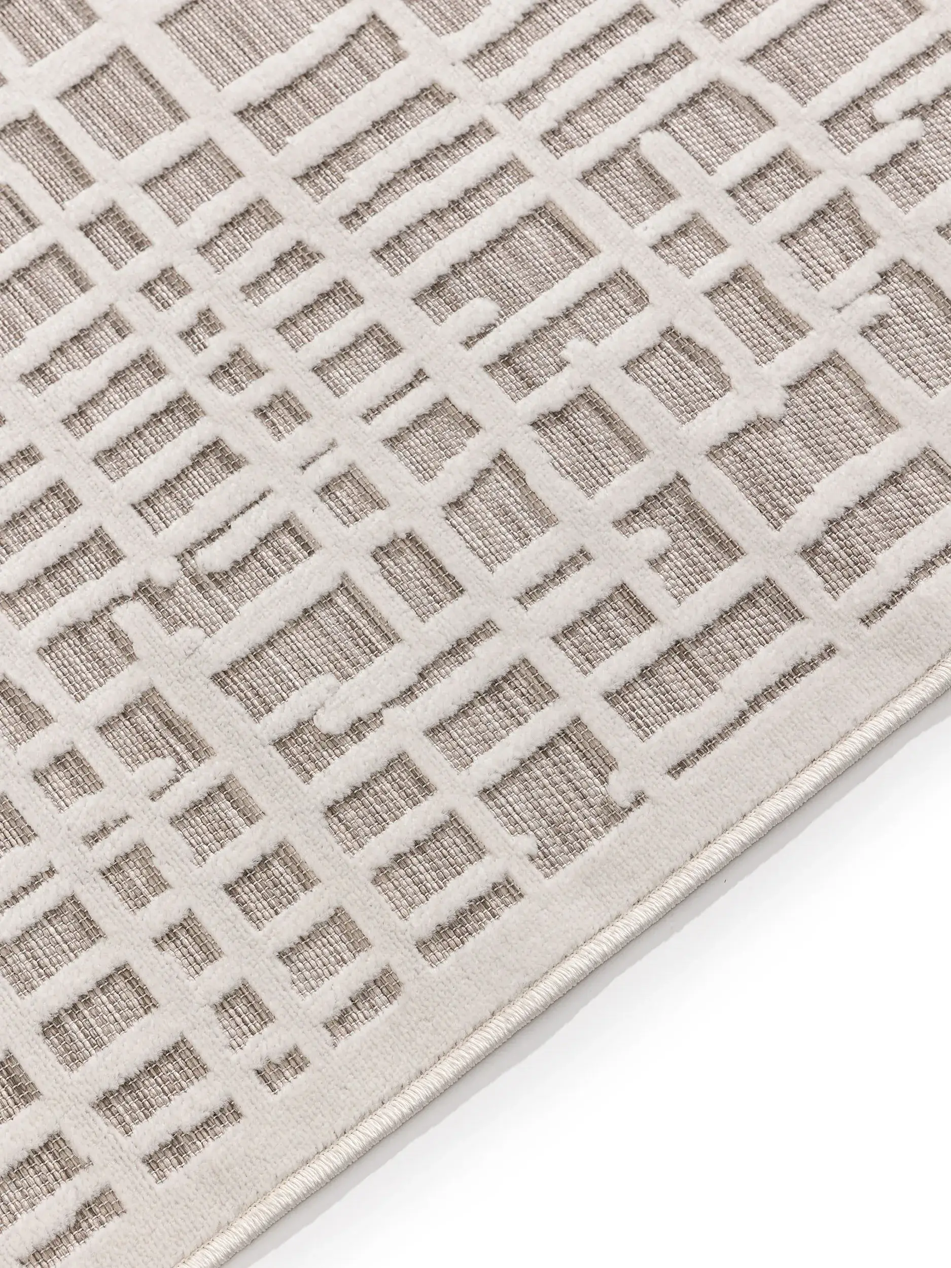 Rug made of 100% Polypropylen in Beige with a 100% Polypropylen high pile by benuta Basic