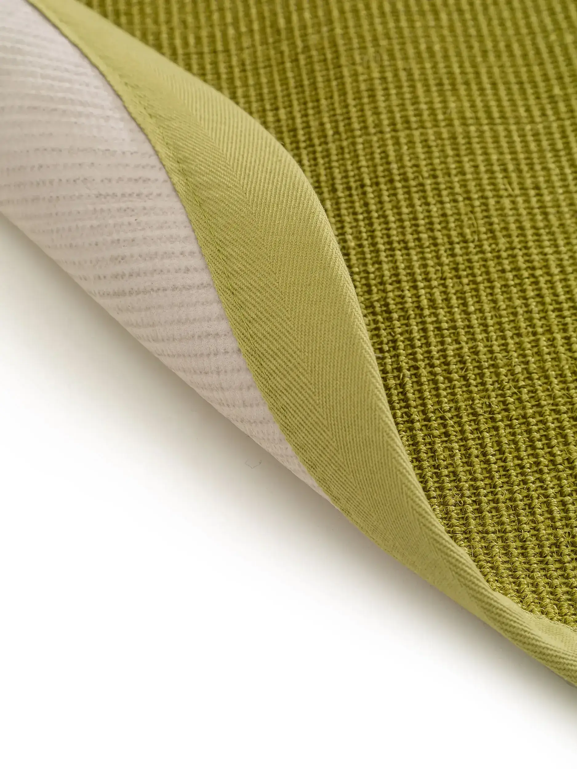 Teppich aus 100% Sisal in Grün mit 100% Sisal hohem Flor von benuta Nest