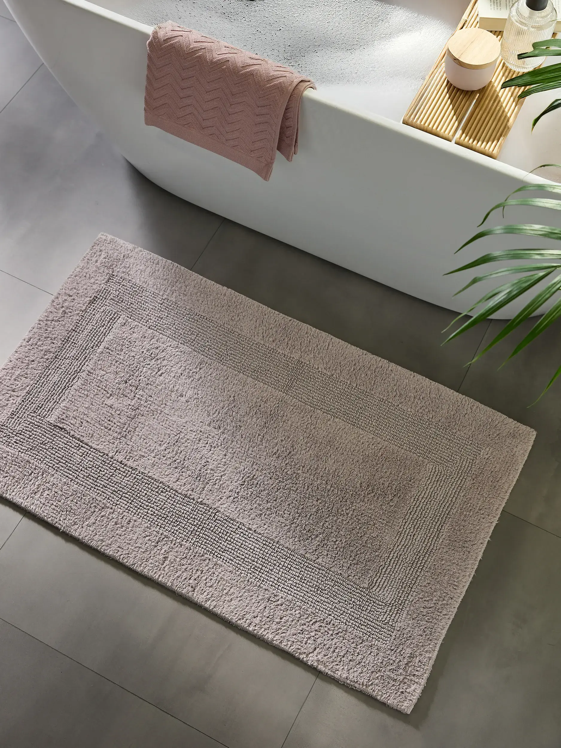 Tappeto da bagno Lessa Argento di benuta nest