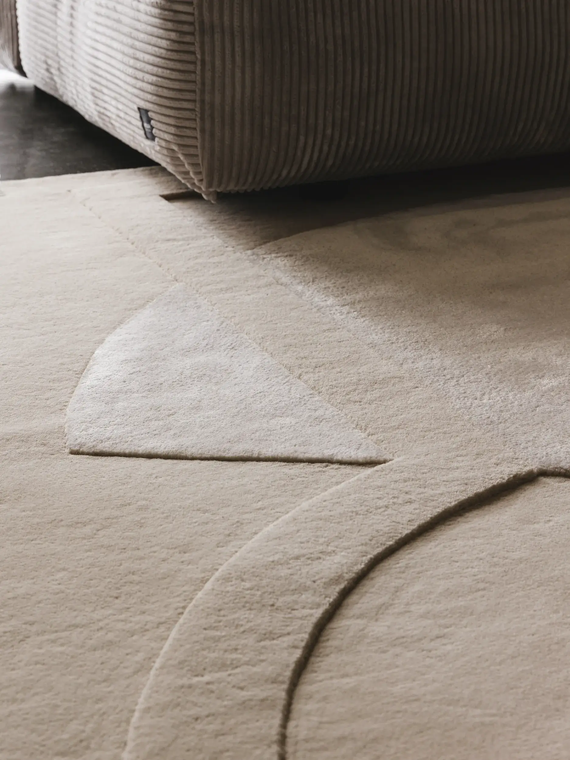 Teppich aus 75% Wolle, 25% Lyocell (Tencel™) in Beige mit 75% Wolle, 25% Lyocell (Tencel™) hohem Flor von benuta Finest