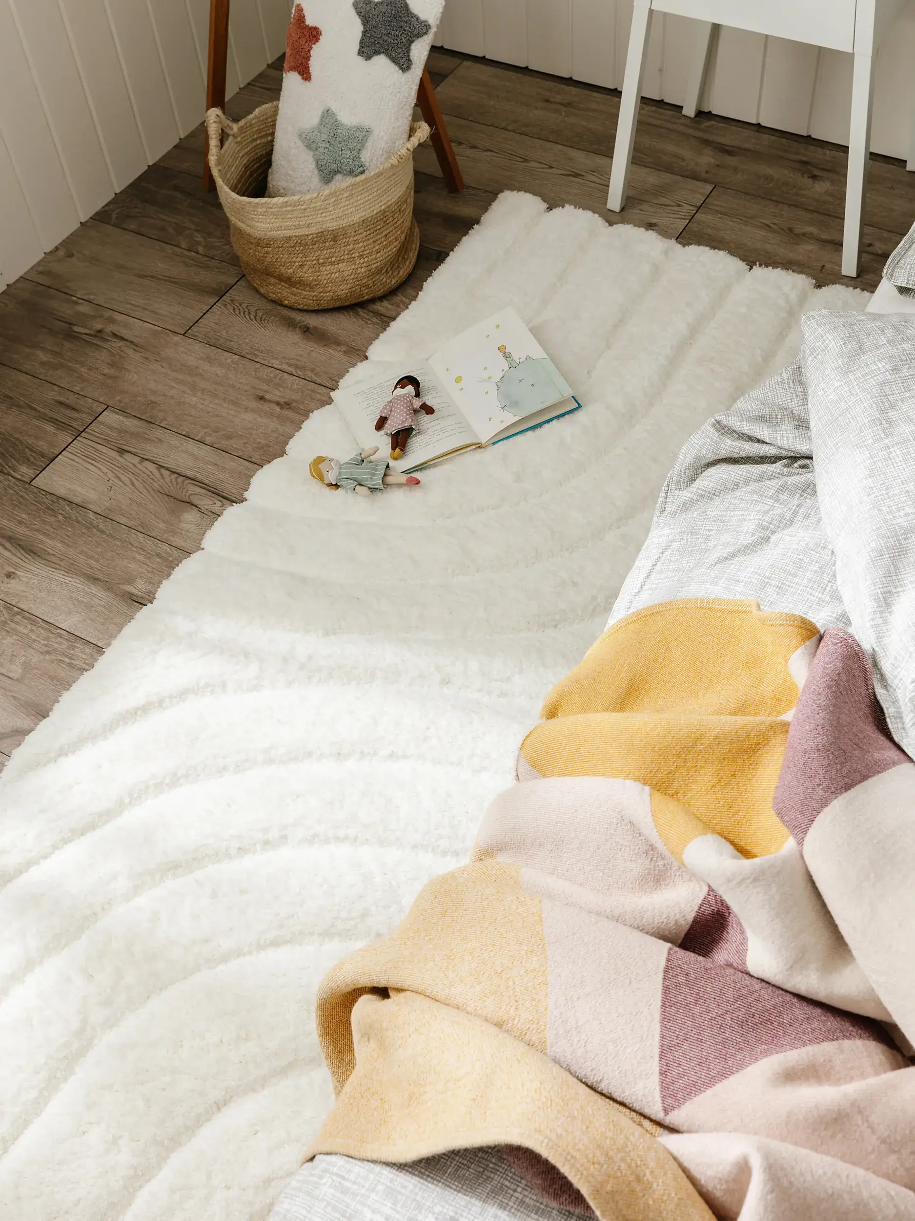 Rug made of 100% Polyester in Beige with a 100% Polyester high pile by benuta Nest