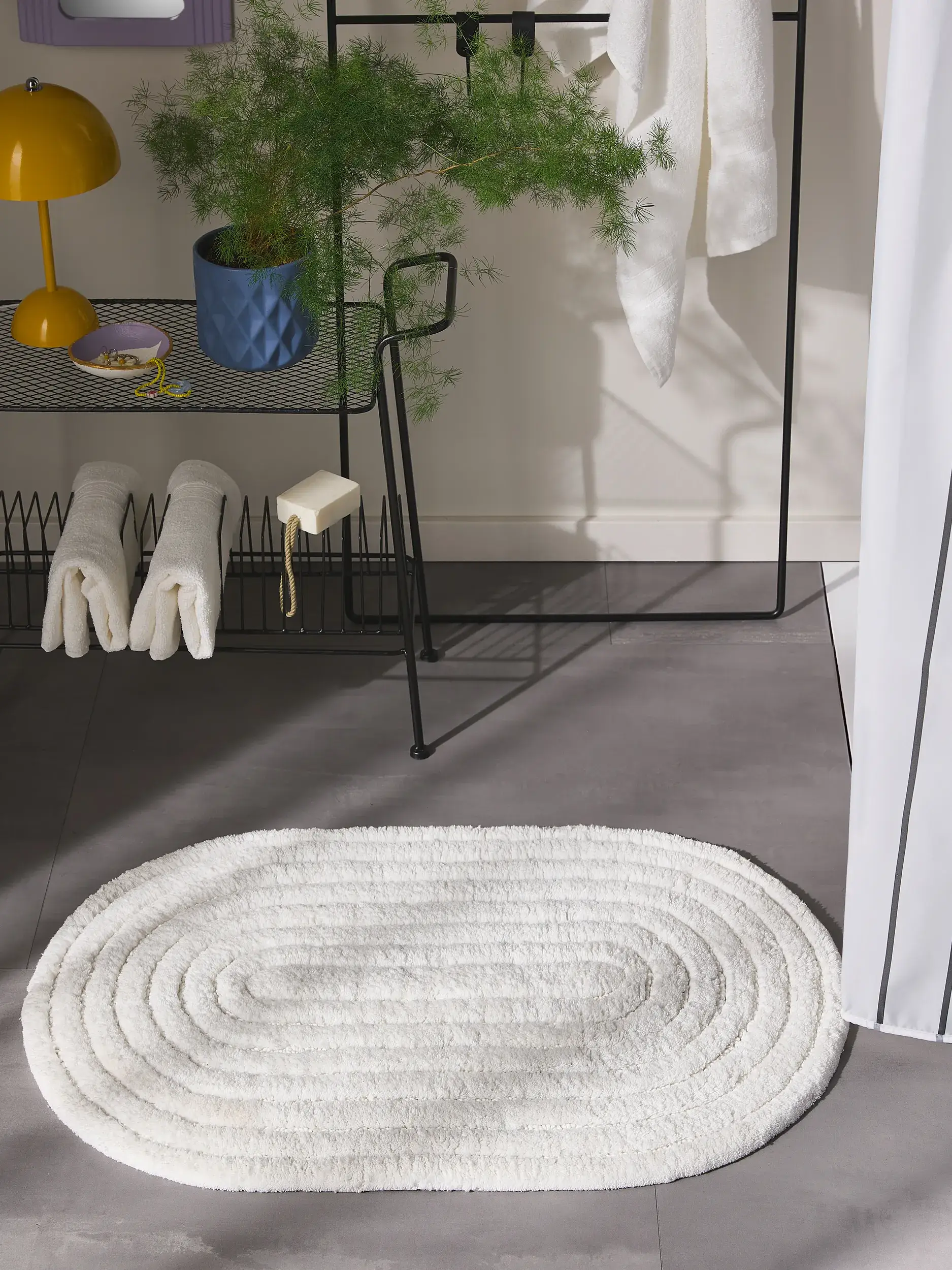 Badematte Nia Cream Geometrisch-suunnittelussa, valmistettu 100% Baumwolleista, benuta Popin toimesta