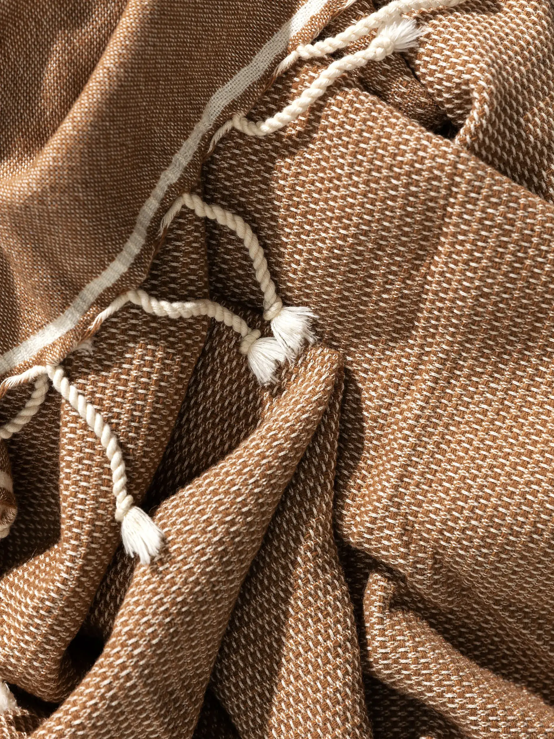 Decke Olivia Braun im Design  aus  von benuta Pure
