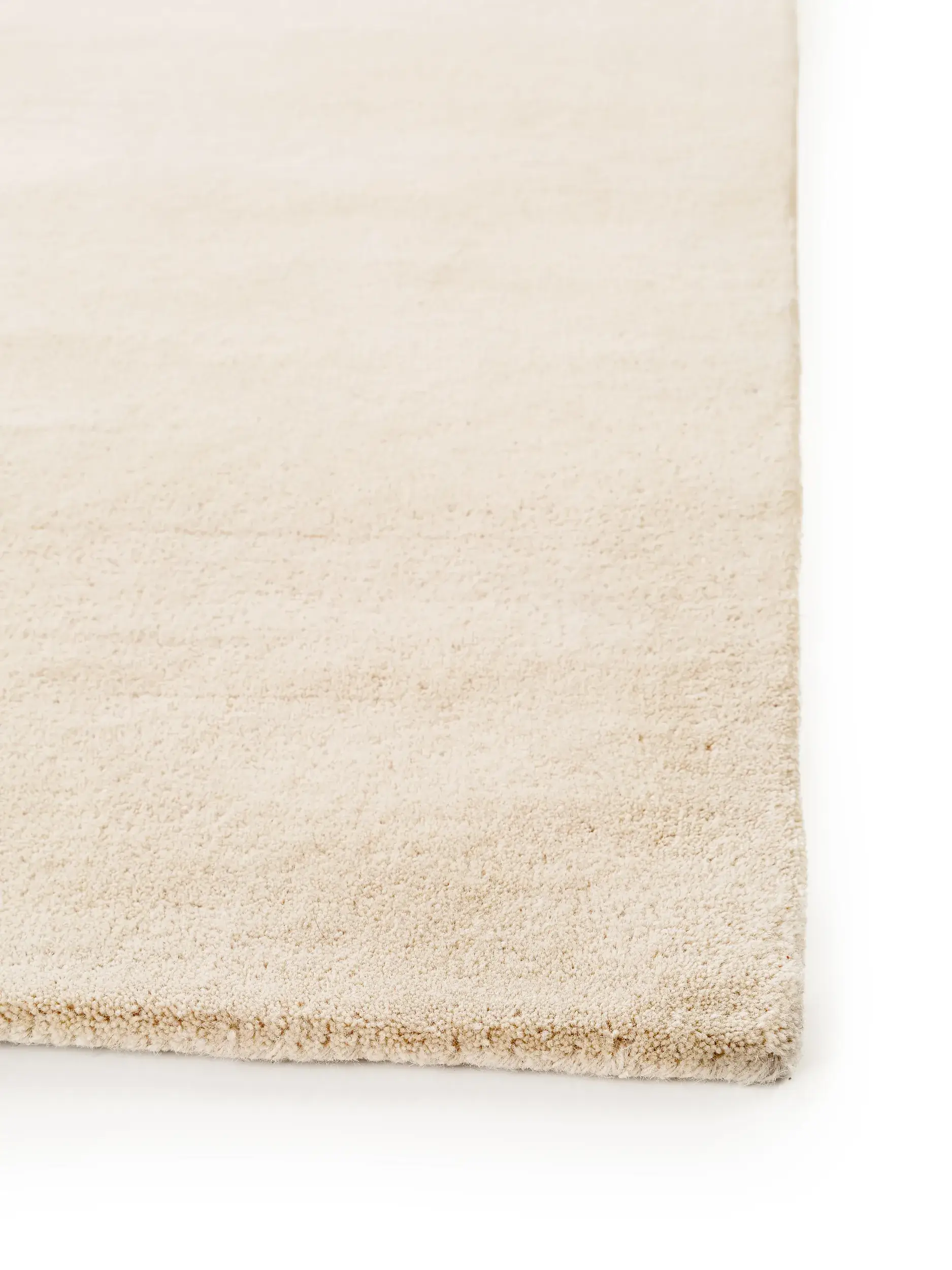 Teppich aus 100% Wolle in Beige mit 100% Wolle hohem Flor von benuta Nest