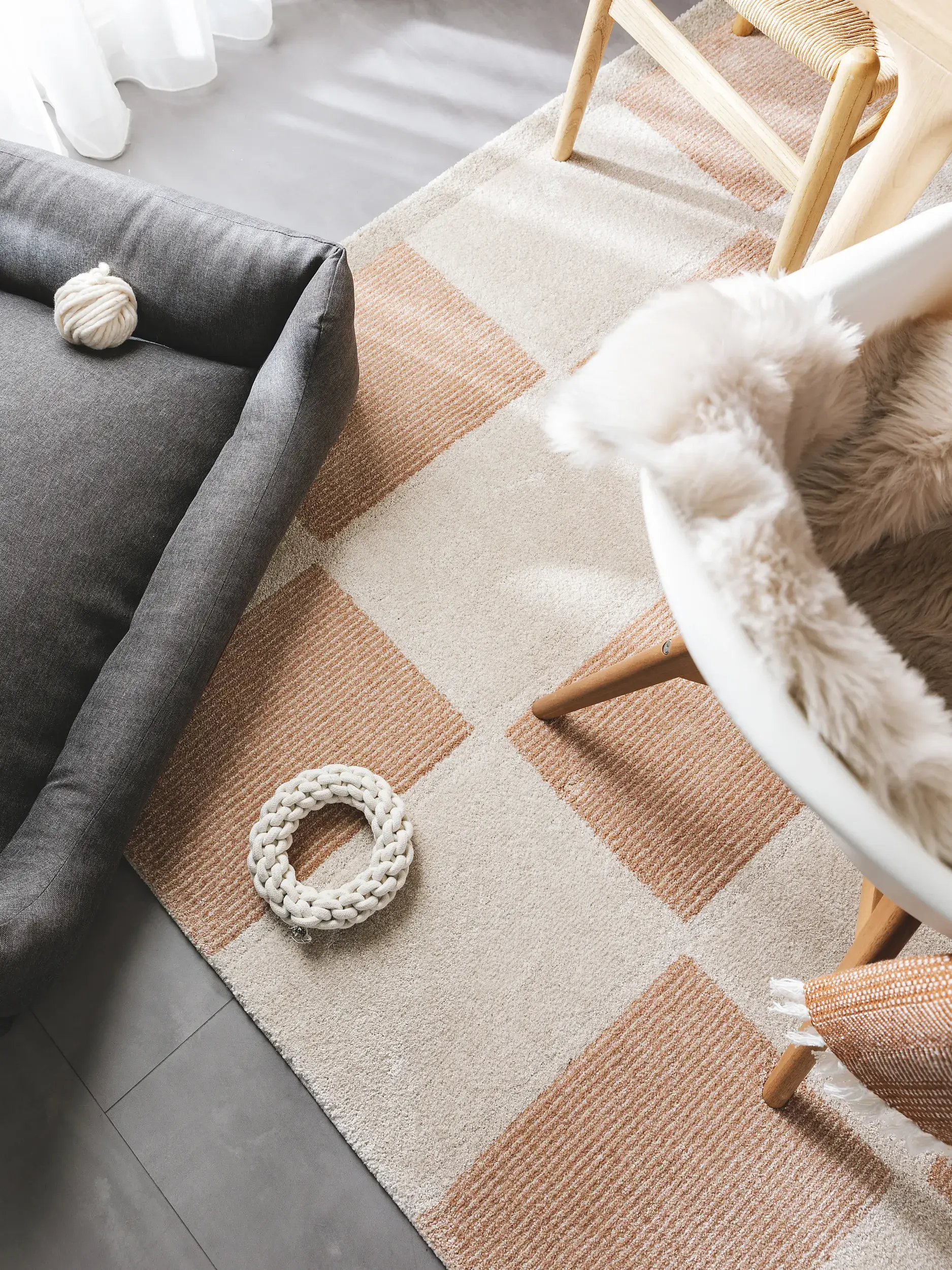 Teppich aus 100% Polyester in Beige mit 100% Polyester hohem Flor von benuta Nest