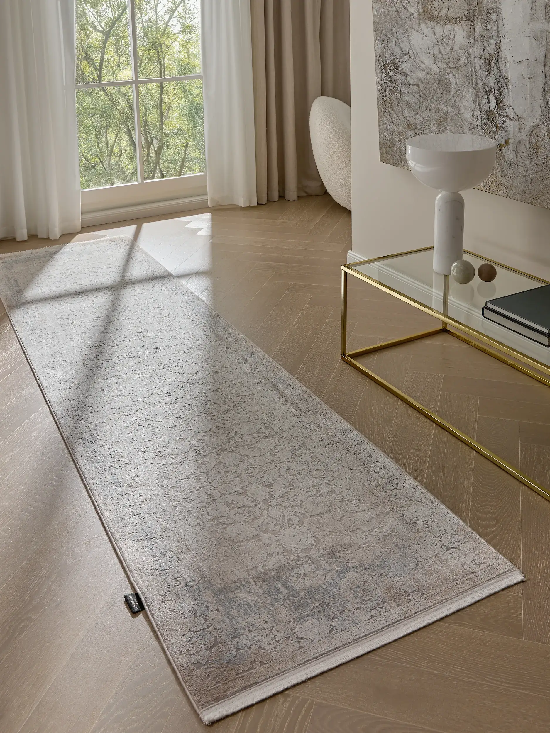 Teppich aus 89% Viskose, 11% Polyacryl in Grau mit 89% Viskose, 11% Polyacryl hohem Flor von benuta Finest