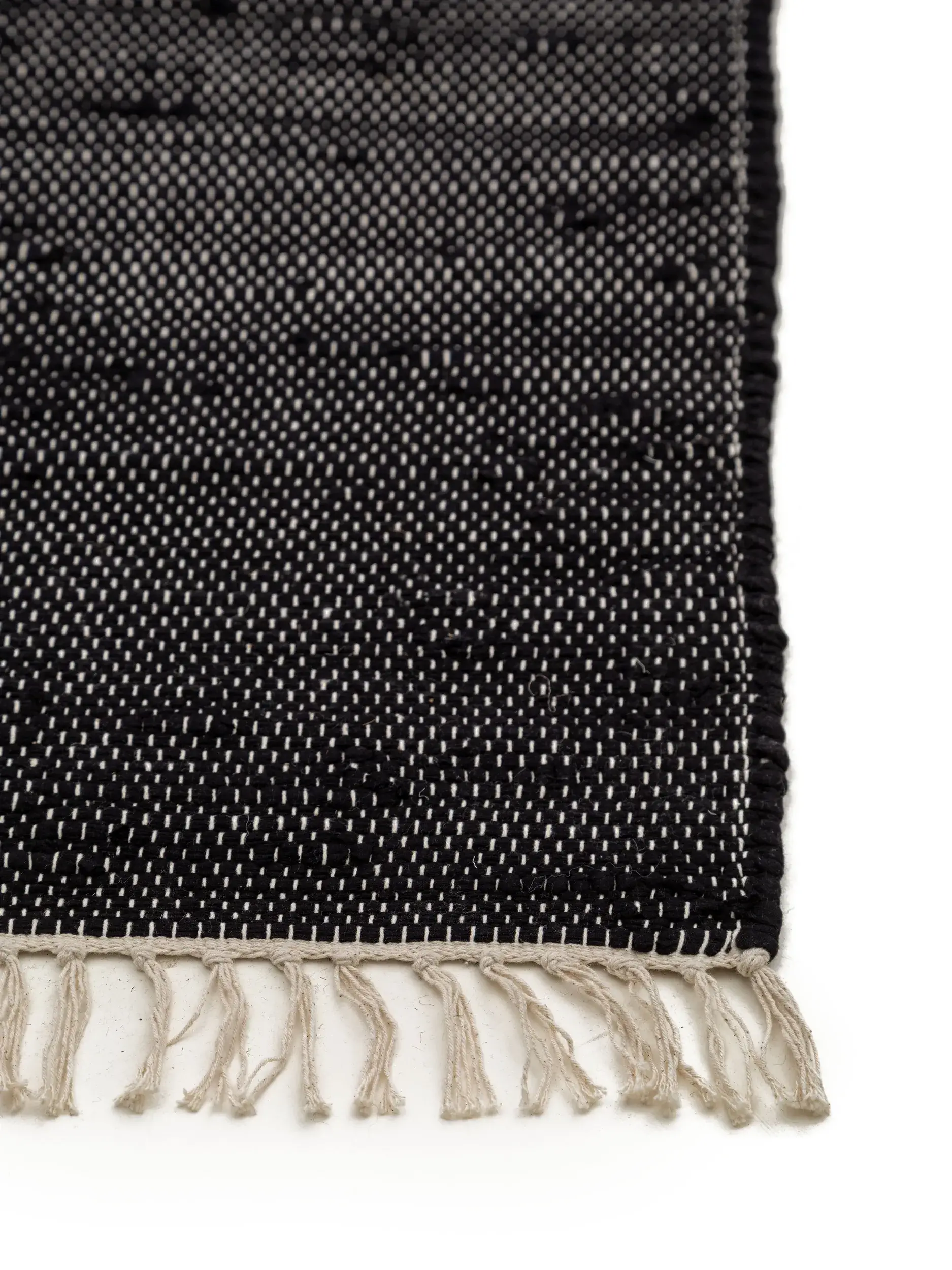 Teppich aus 100% Recycelte Baumwolle in Schwarz mit 100% Recycelte Baumwolle hohem Flor von benuta Basic