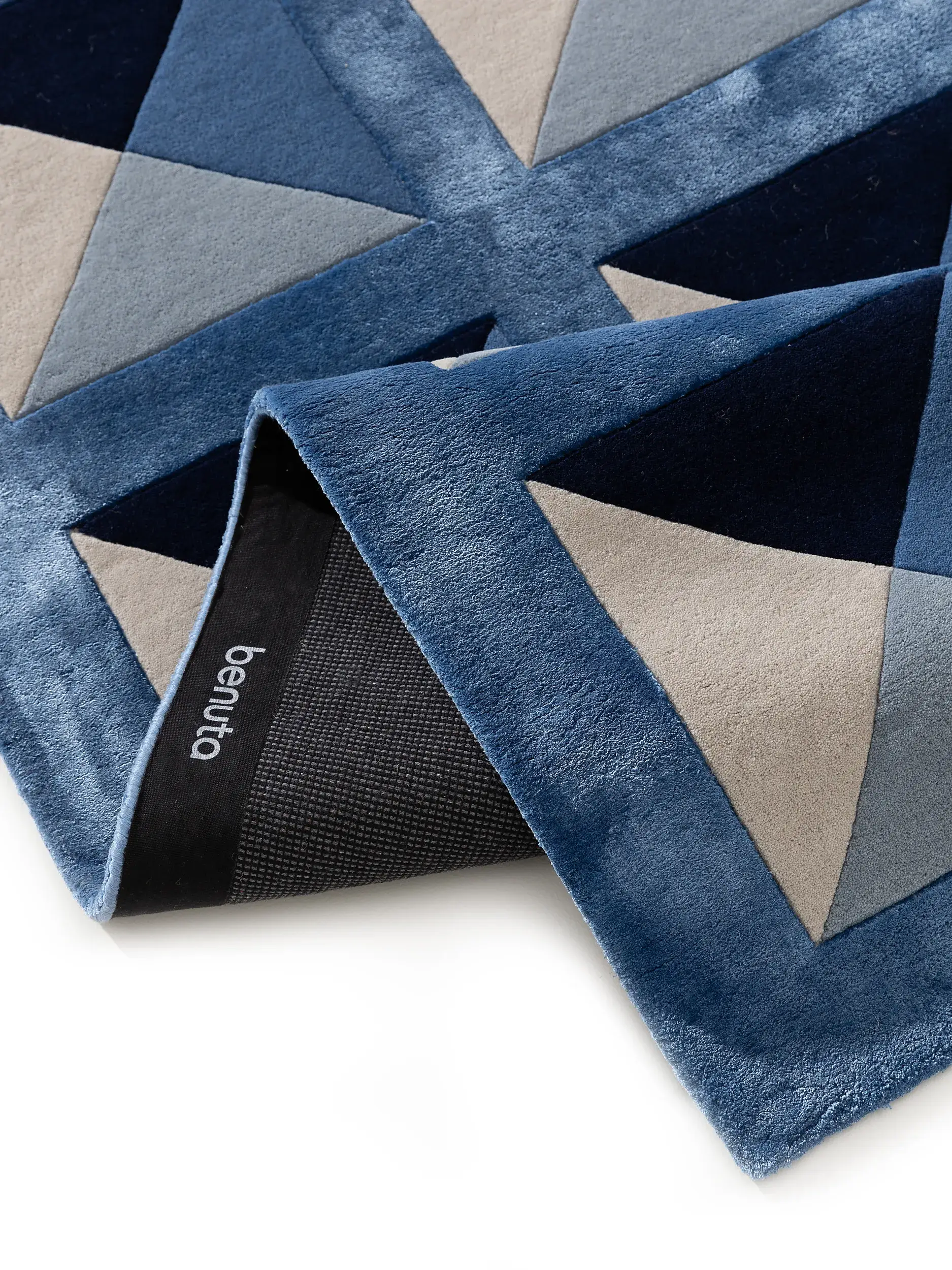 Teppich aus 60% Wolle, 40% Lyocell (Tencel™) in Blau mit 60% Wolle, 40% Lyocell (Tencel™) hohem Flor von benuta Finest