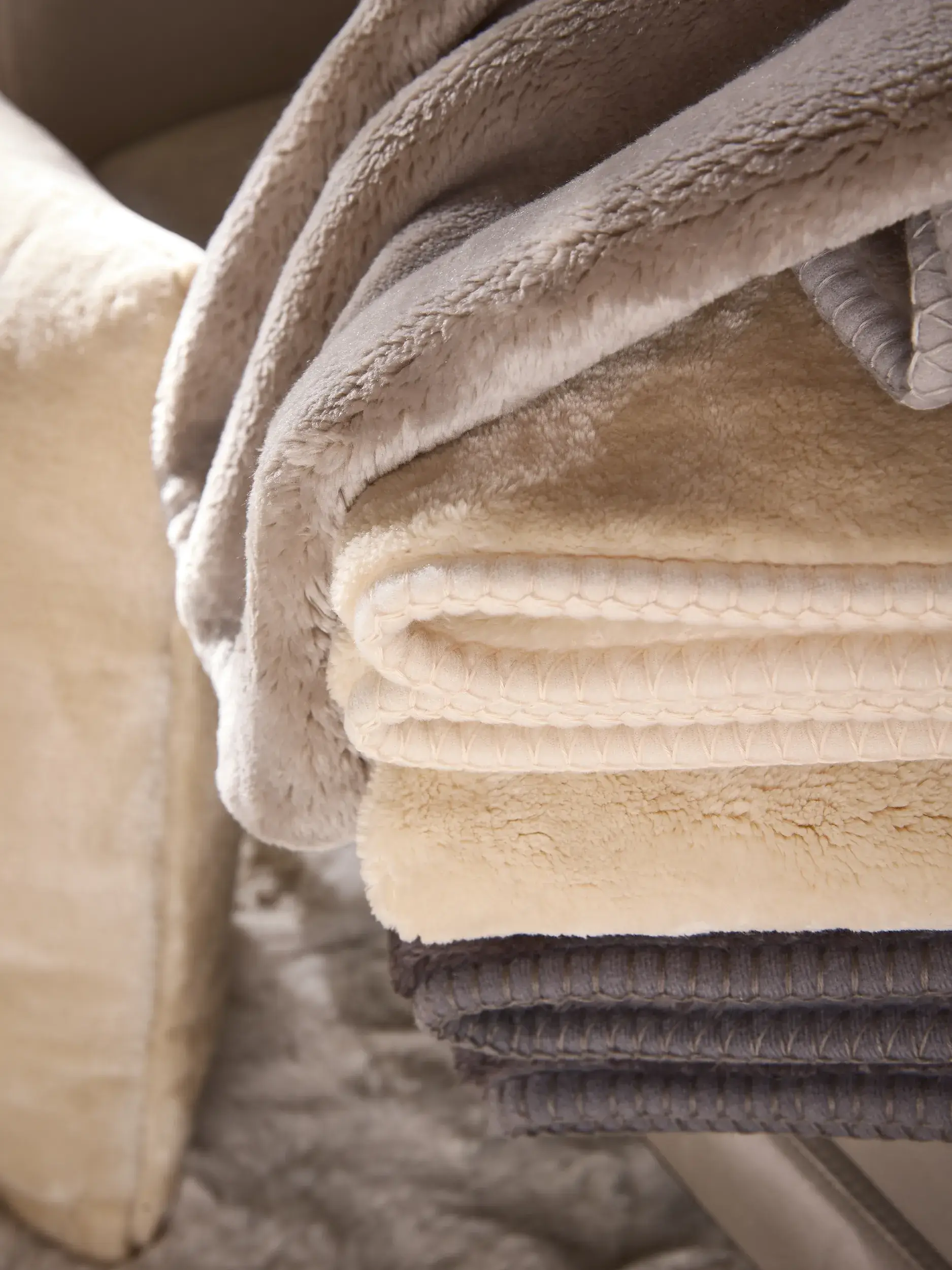 Couverture Lux Gris foncé de benuta