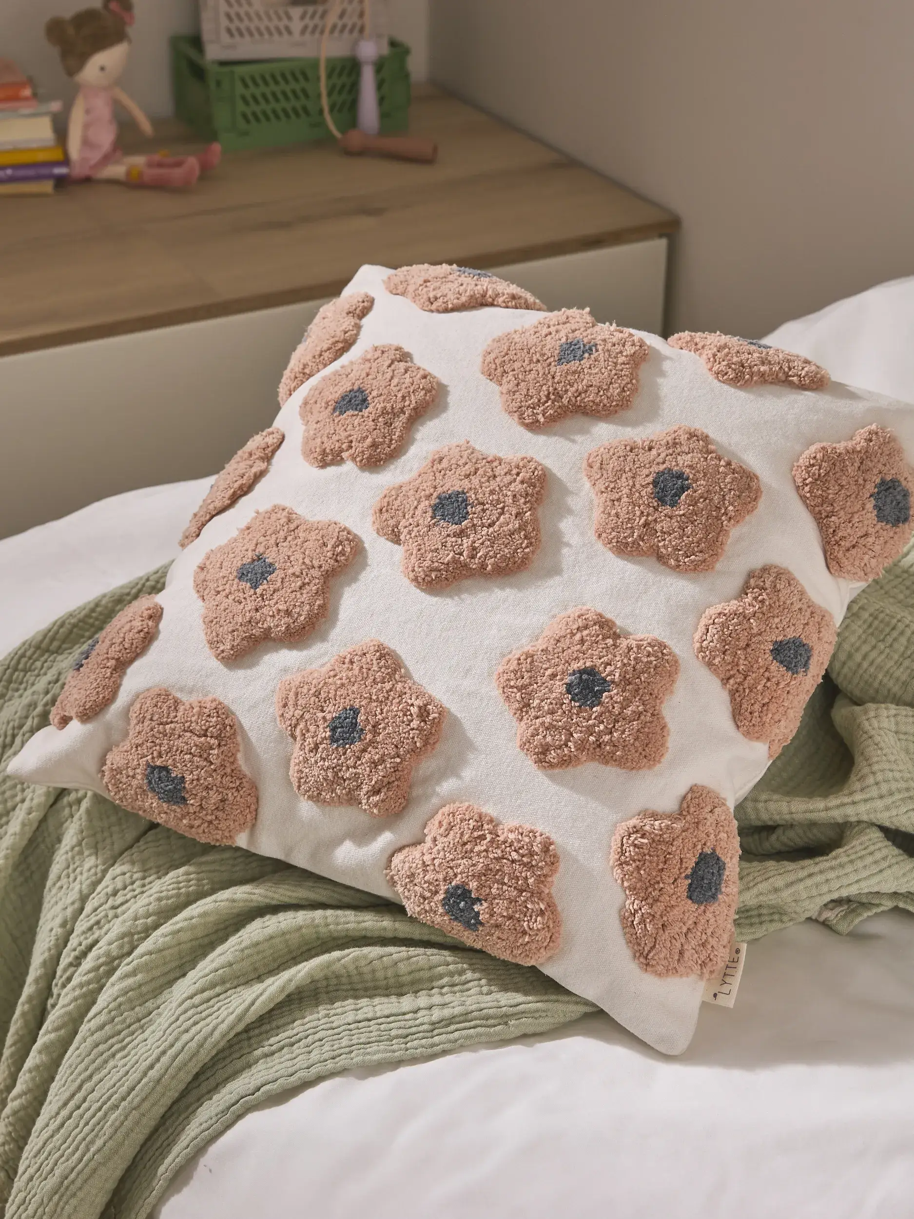 Kissenbezug Gobi Rosa im Design Floral aus  von Lytte