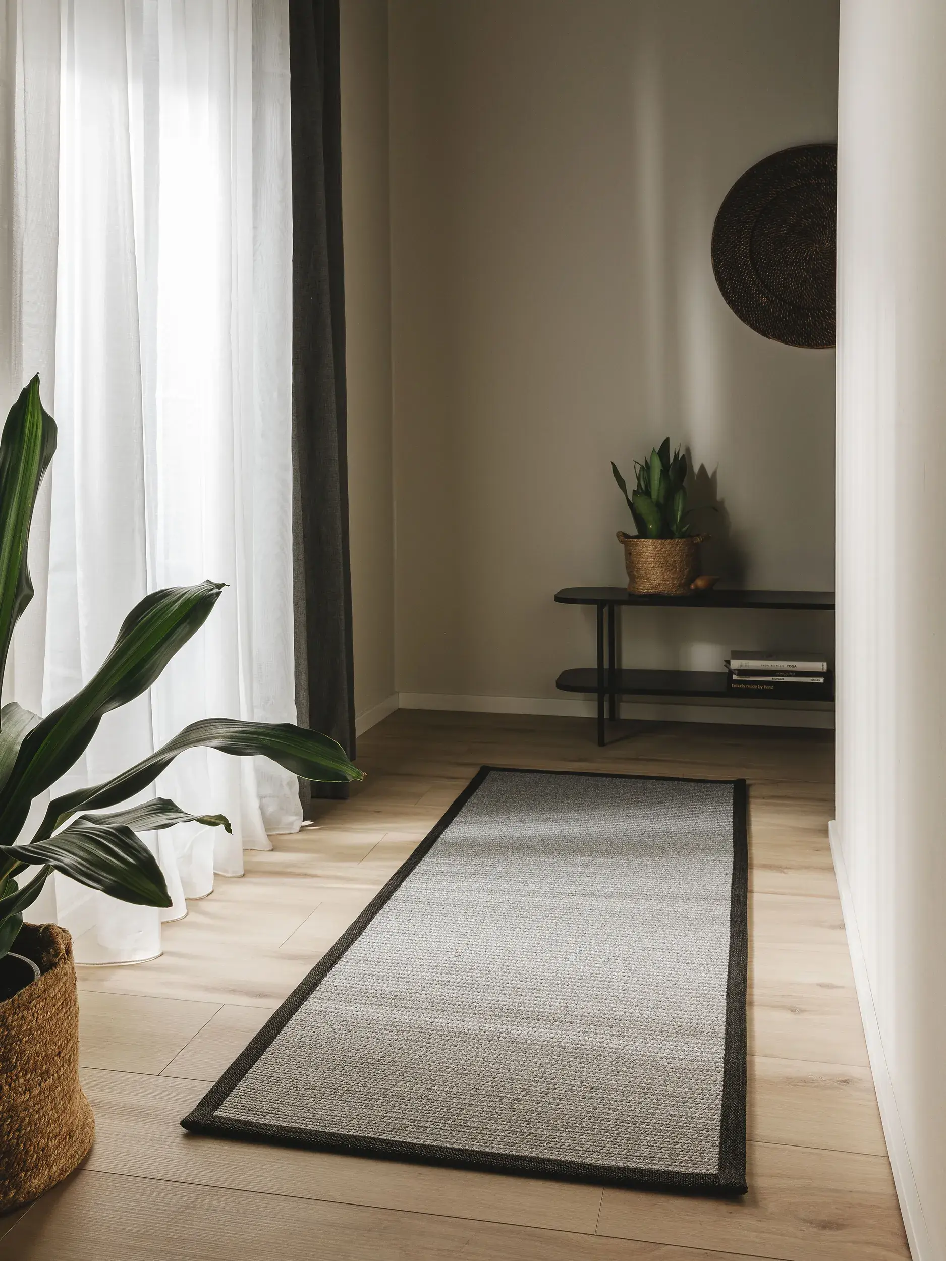 Matta av 80% Polypropen, 20% Polyester i Grå med 80% Polypropen, 20% Polyester hög lugg från benuta nest