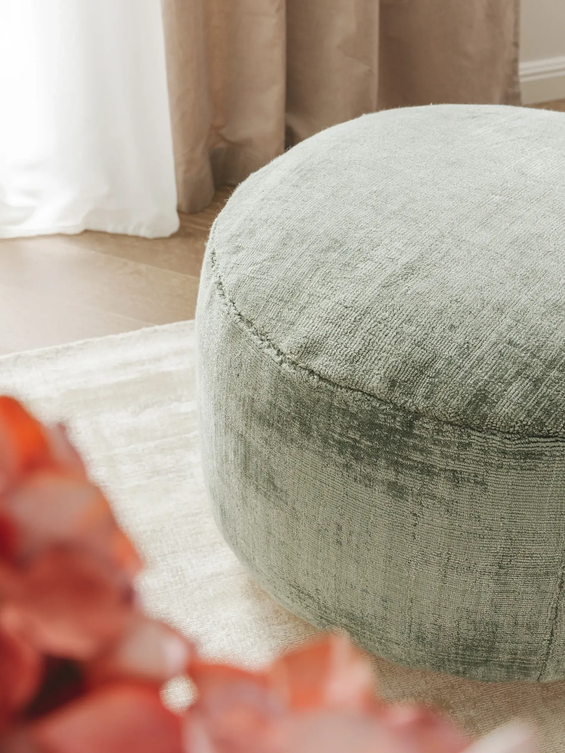 Poef Nova Lichtgroen in Effen-ontwerp van 100% Viscose door benuta pure