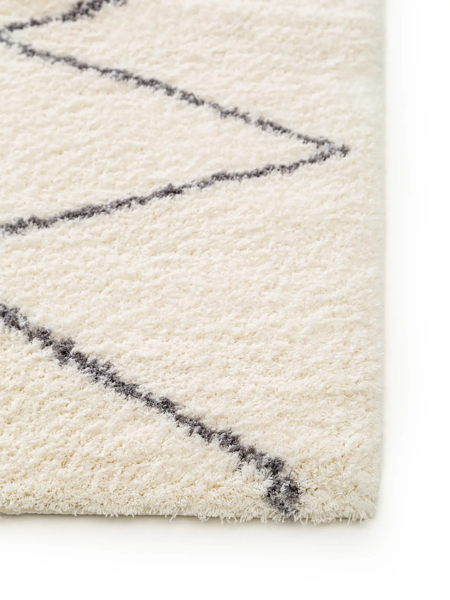 Rug made of 100% Polyester (Microfiber) in Beige with a 100% Polyester (Microfiber) high pile by benuta Nest