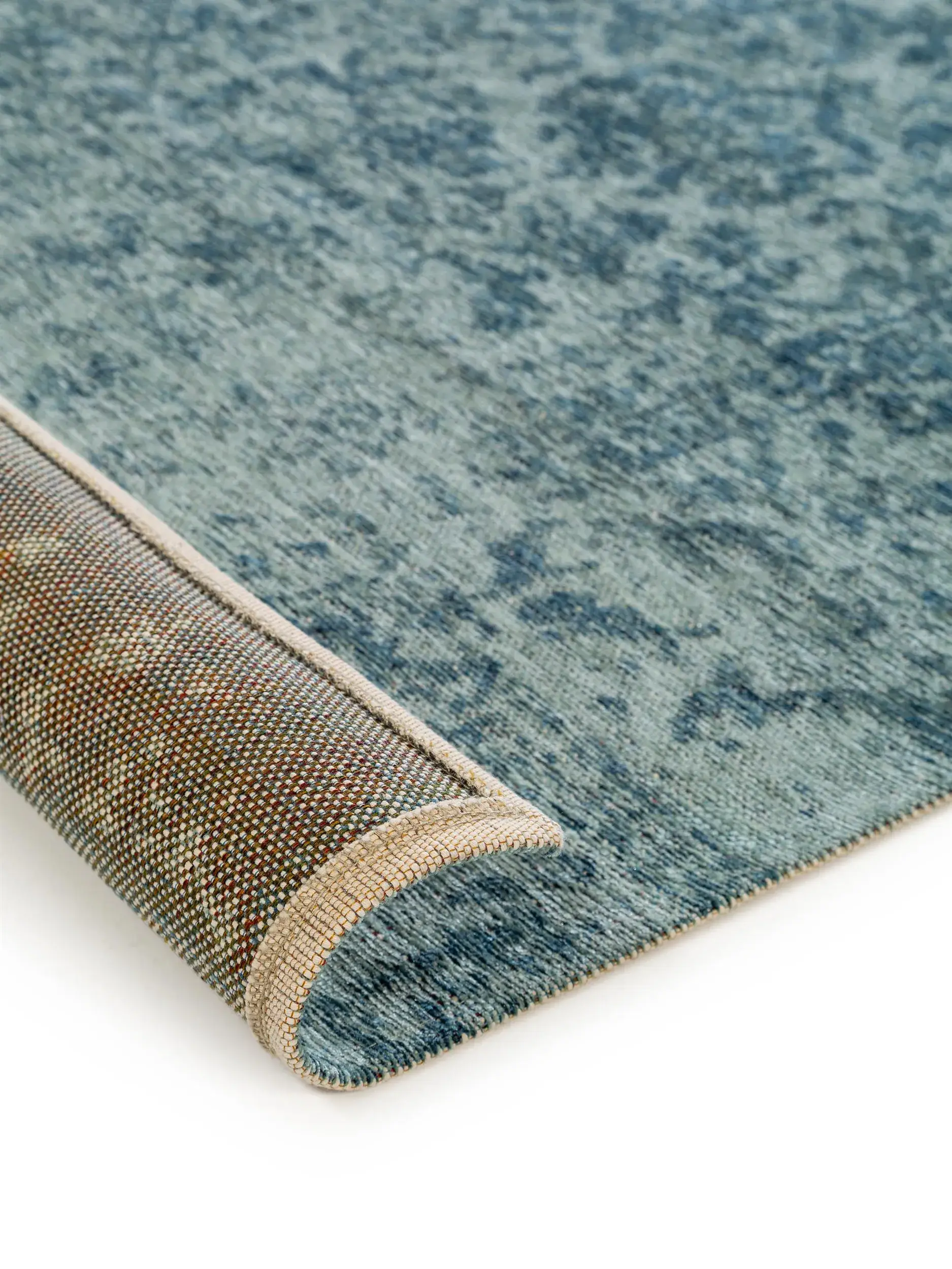 Rug made of 41% Baumwolle, 32% Polyacryl, 26% Polyester, 1% Latex in Blau with a 41% Baumwolle, 32% Polyacryl, 26% Polyester, 1% Latex high pile by benuta Pop