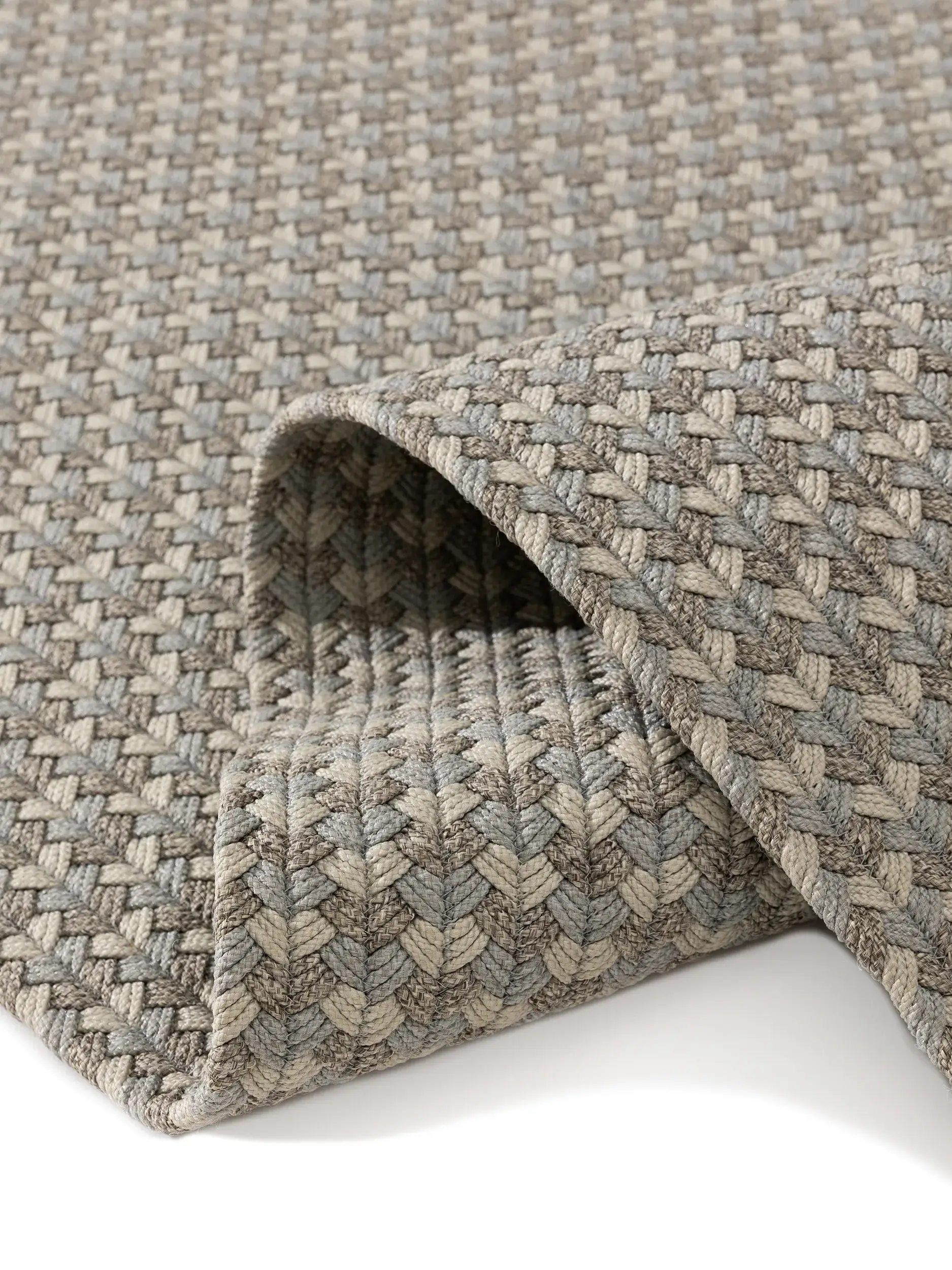 Rug made of 60% Polyester, 40% Polypropylen in Grey with a 60% Polyester, 40% Polypropylen high pile by benuta Finest