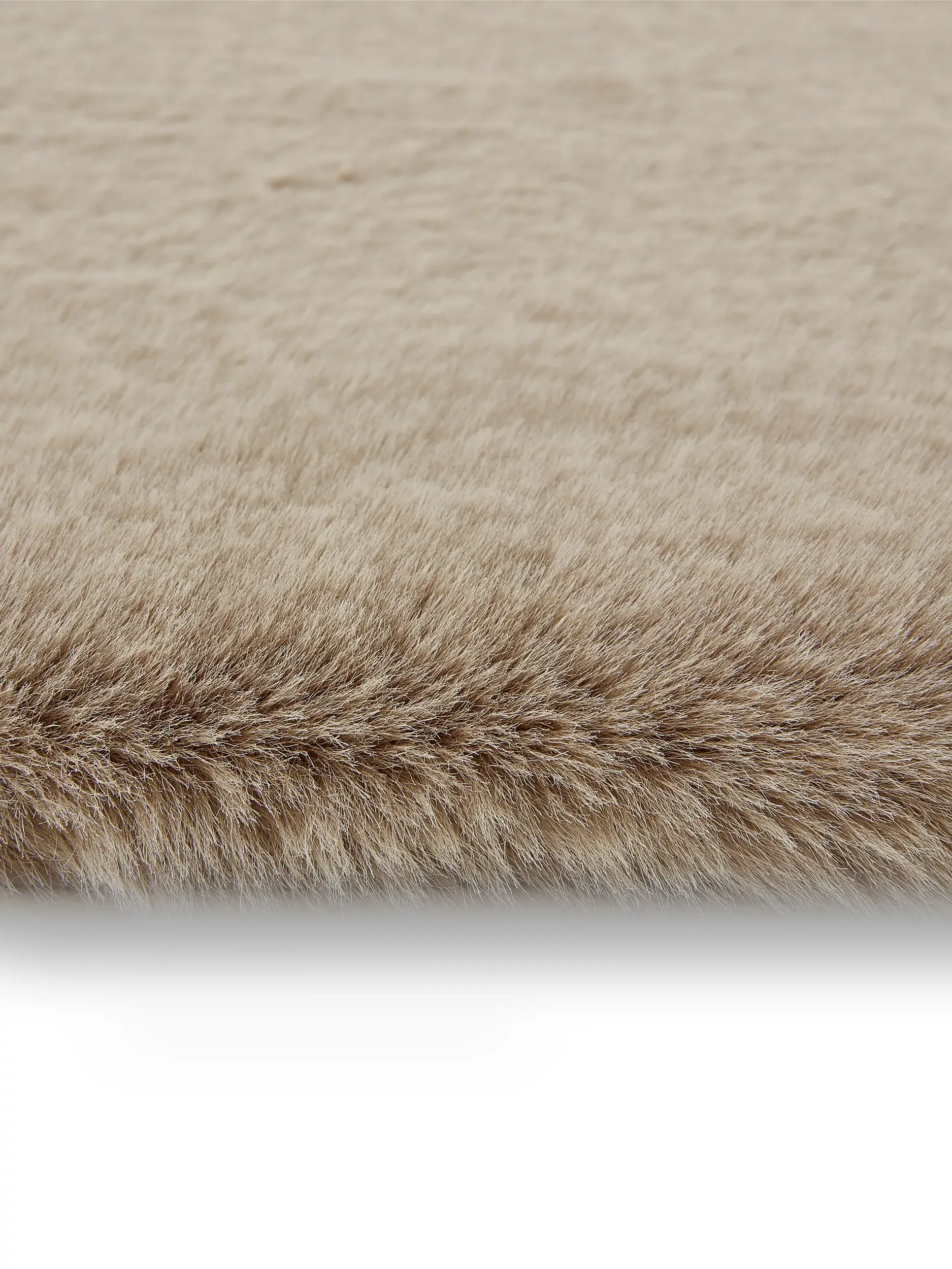 Teppich aus 100% Polyester in Taupe mit 100% Polyester hohem Flor von benuta Finest