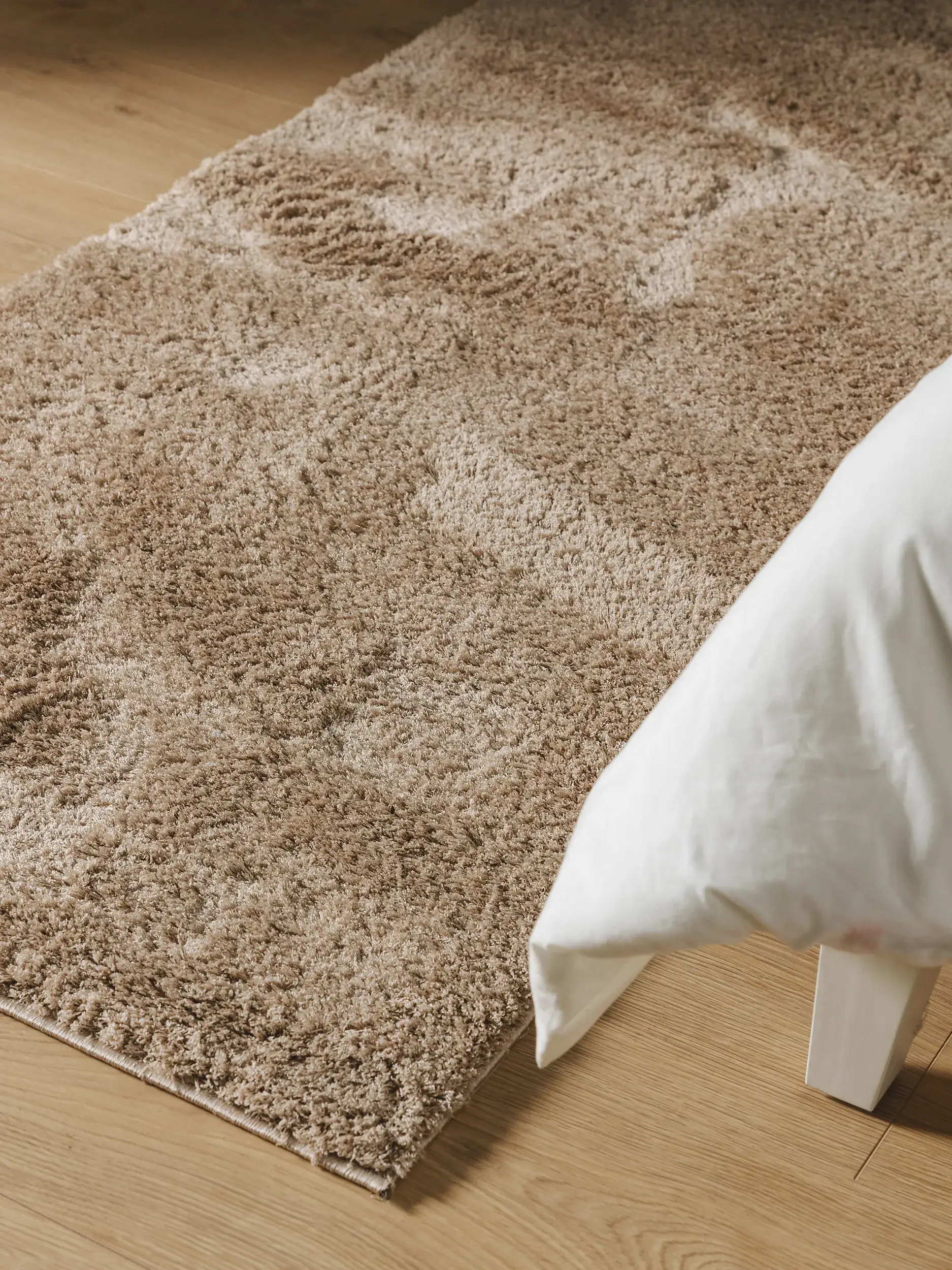 Teppich aus 100% Polyester (Microfiber) in Beige mit 100% Polyester (Microfiber) hohem Flor von benuta Nest