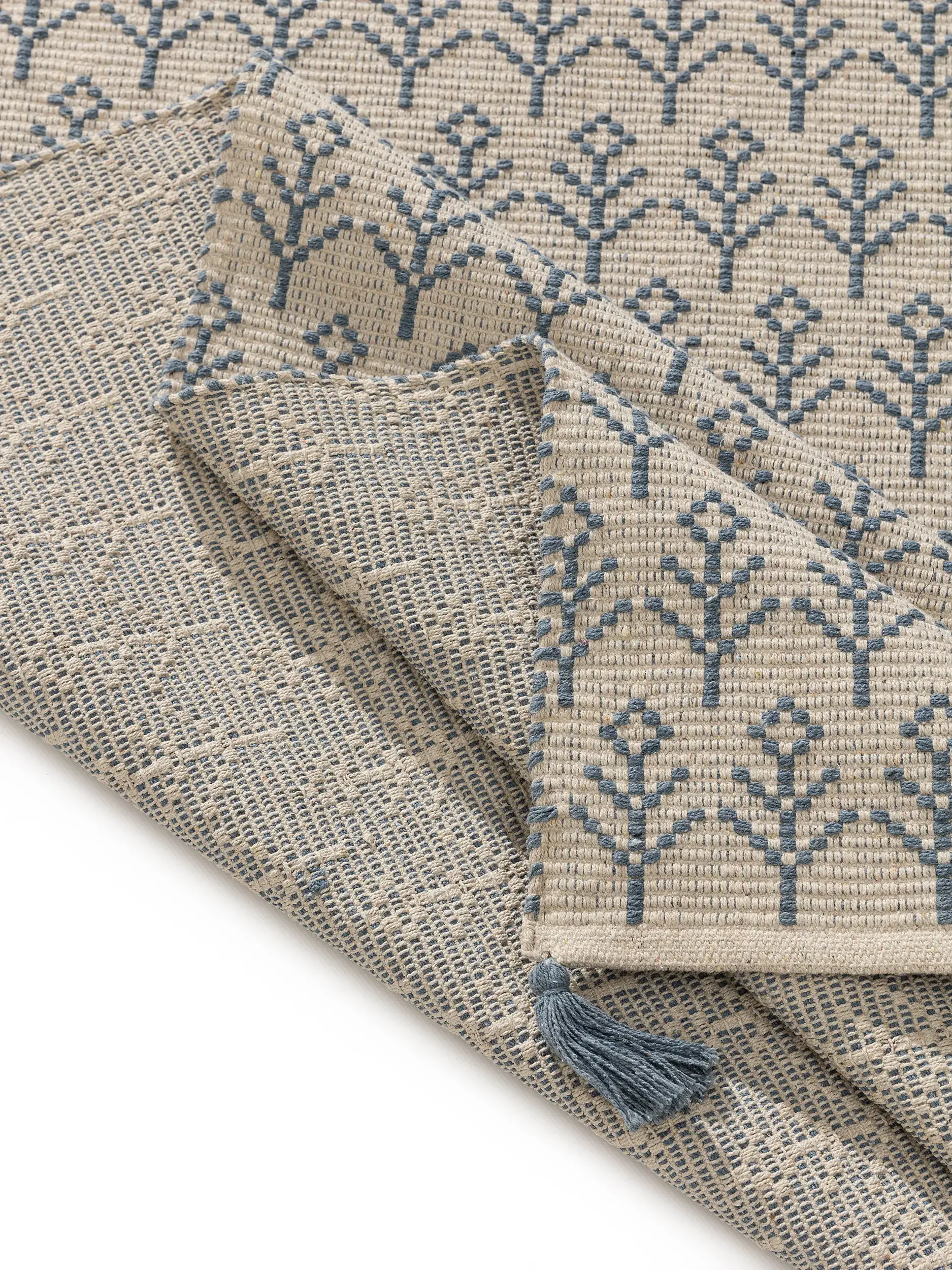 Tappeto di 60% Cotone (riciclato), 40% Poliestere in Azzurro con pelo alto 60% Cotone (riciclato), 40% Poliestere da Lytte