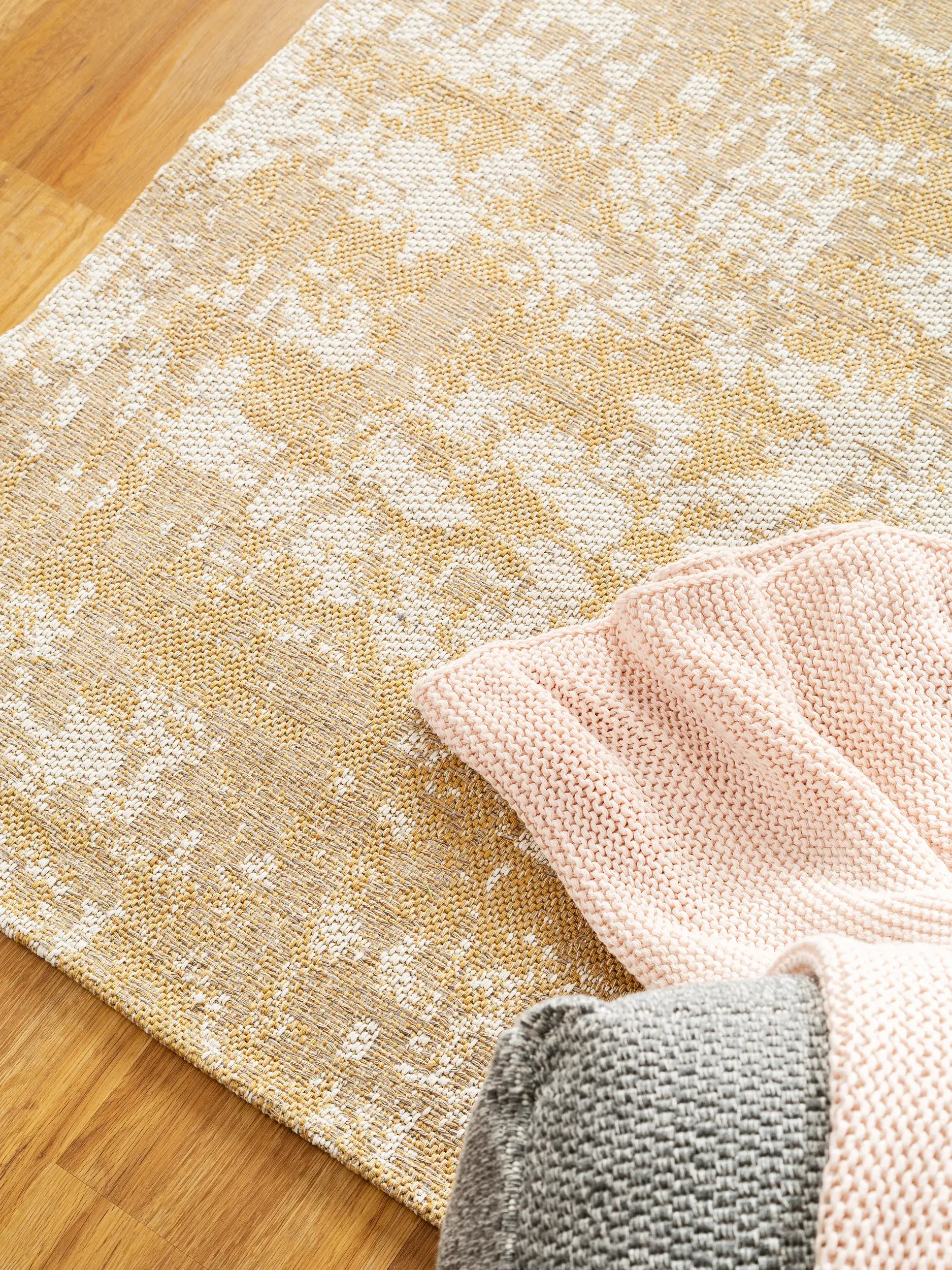 Rug made of 100% Cotton in Yellow with a 100% Cotton high pile by benuta Nest