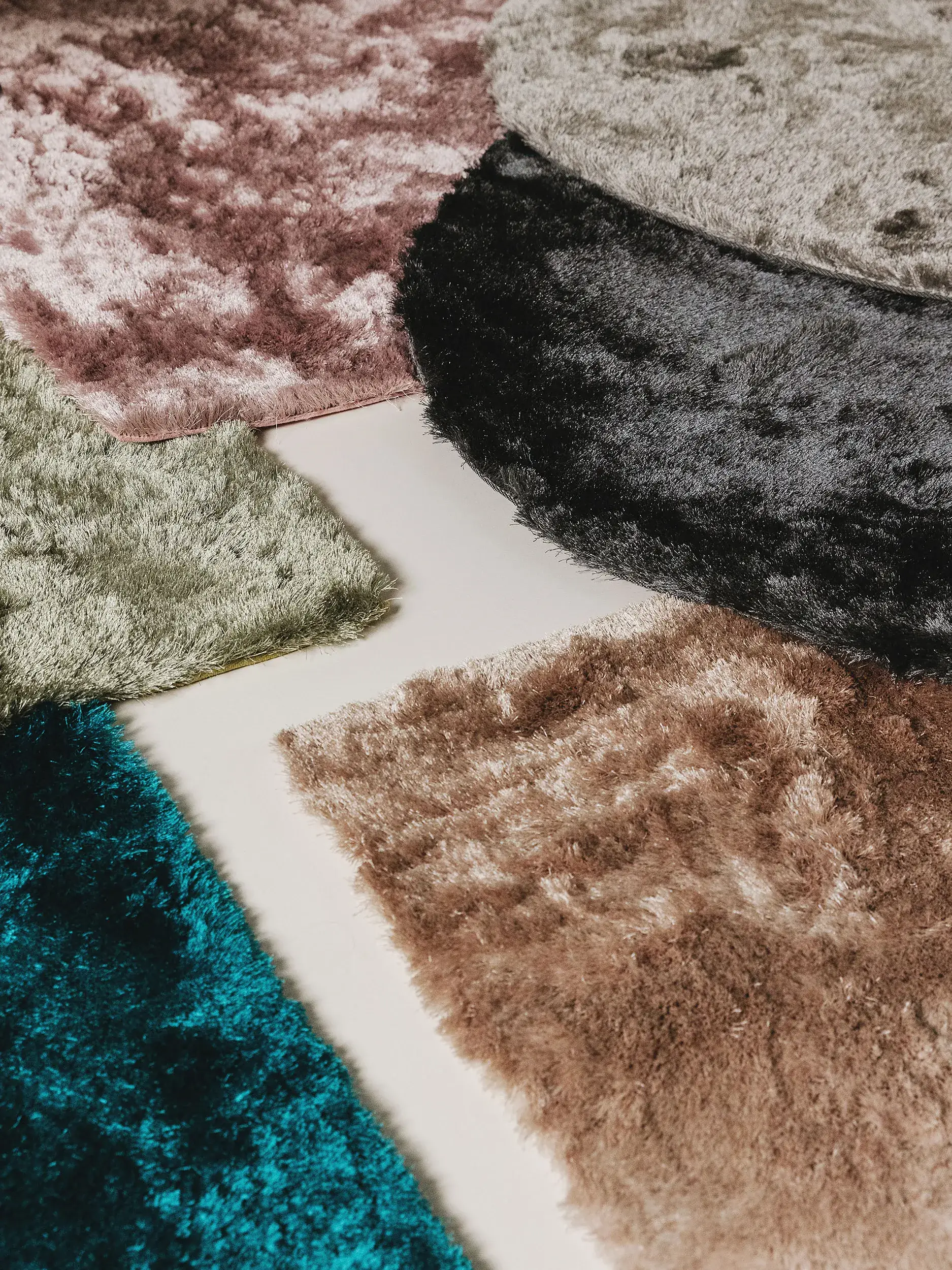 Teppich aus 100% Polyester in Grau mit 100% Polyester hohem Flor von benuta Nest