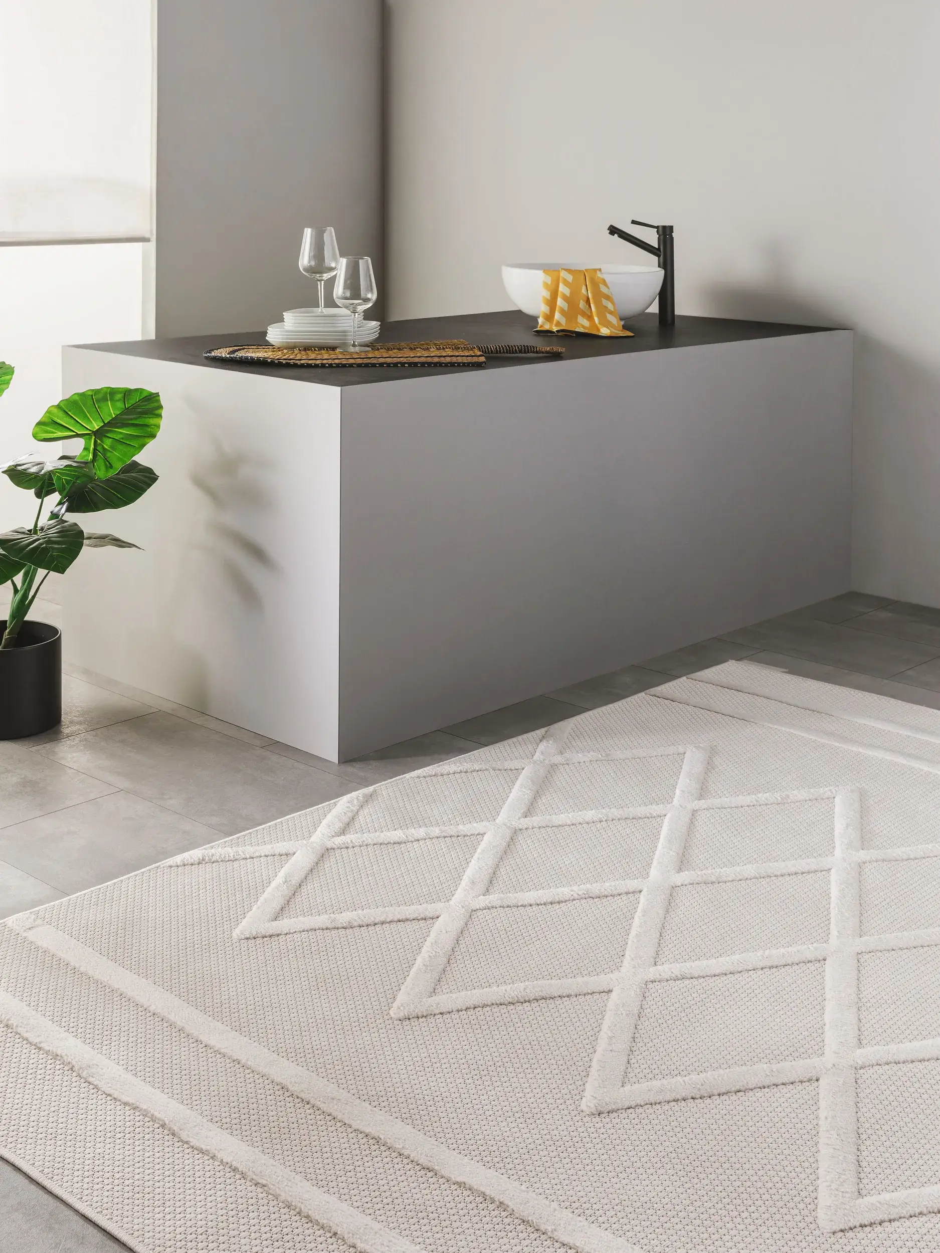 Rug made of 100% Polypropylen in Beige with a 100% Polypropylen high pile by benuta Nest