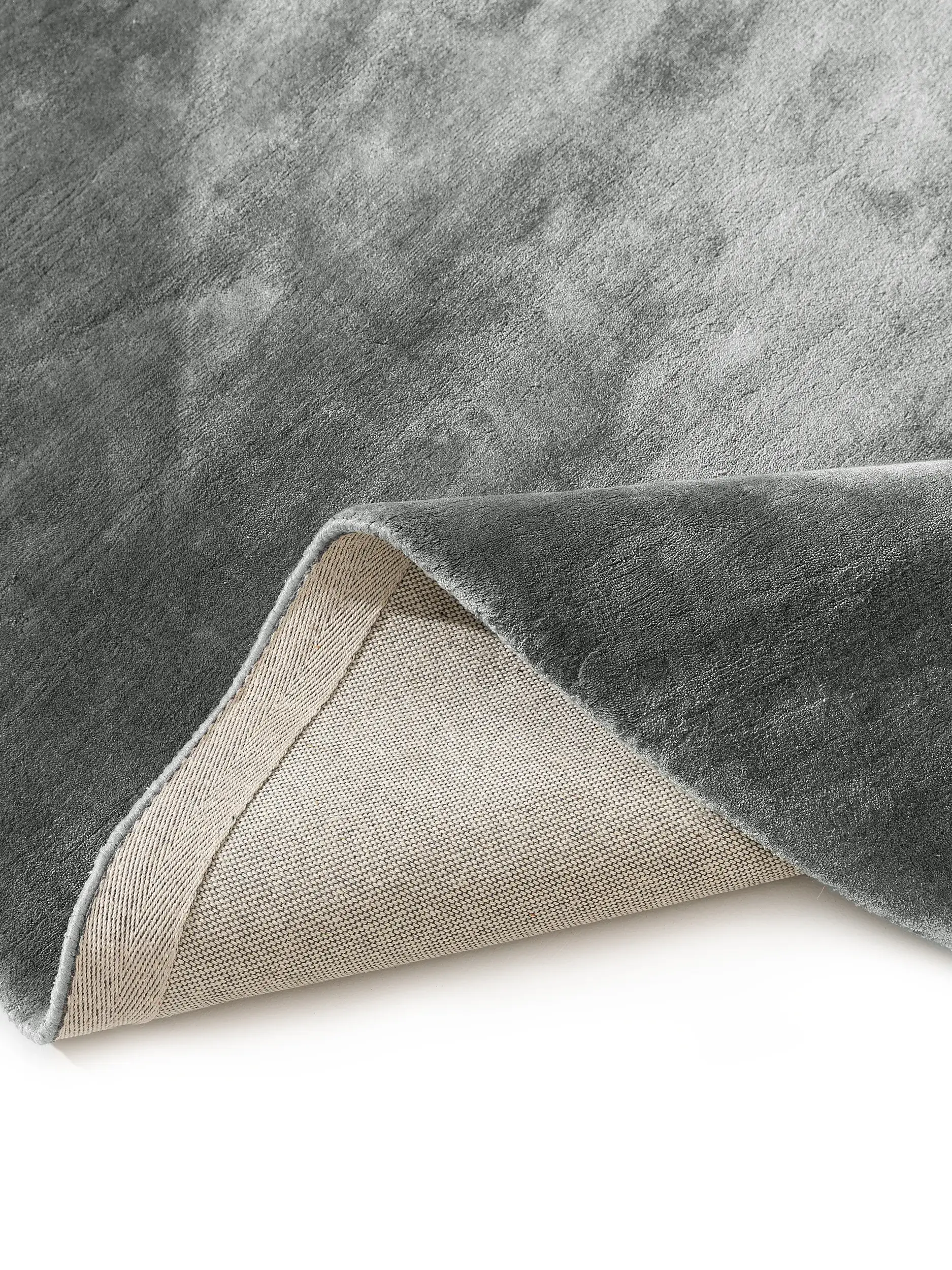 Teppich aus 100% Viskose in Beige mit 100% Viskose hohem Flor von benuta Pure