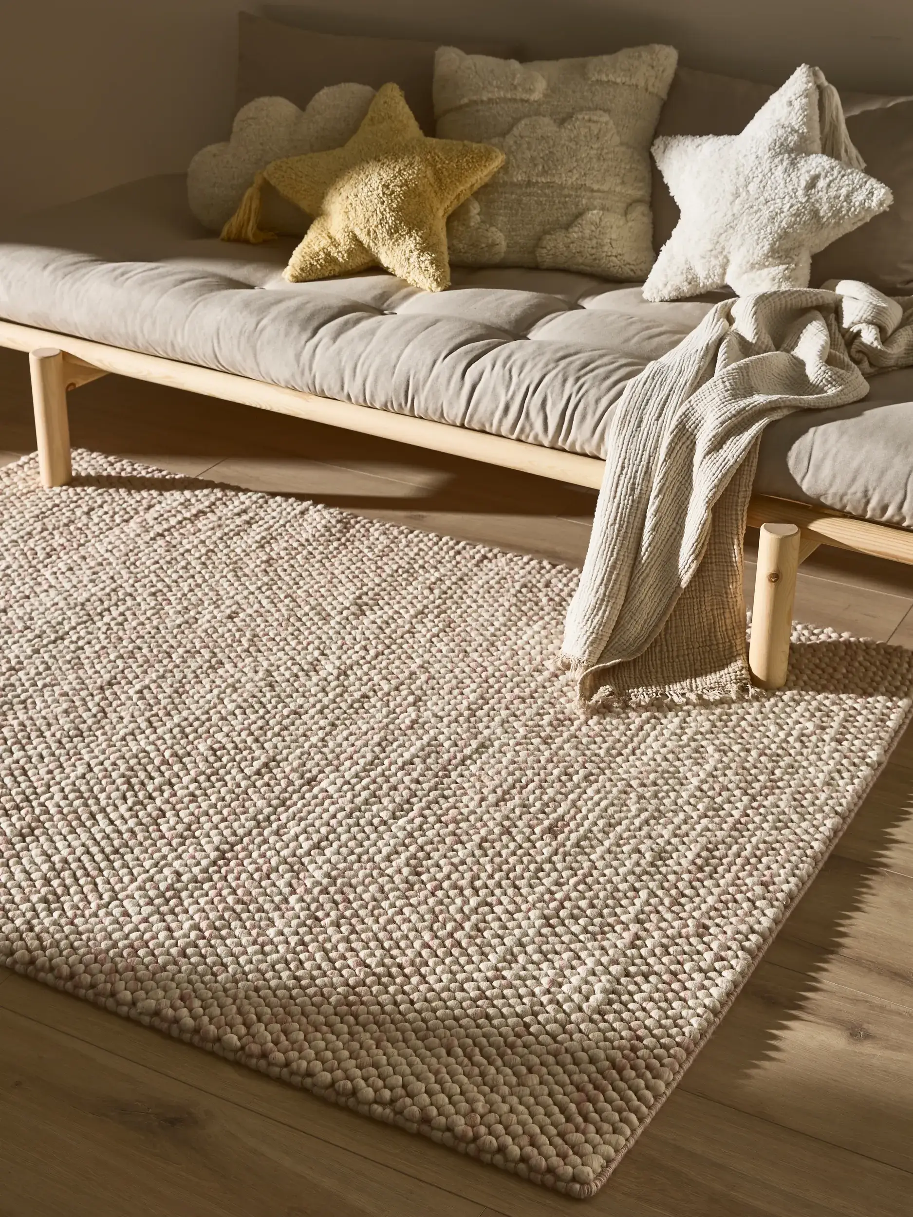 Teppich aus 70% Wolle, 30% Polyester in Rosa mit 70% Wolle, 30% Polyester hohem Flor von Lytte