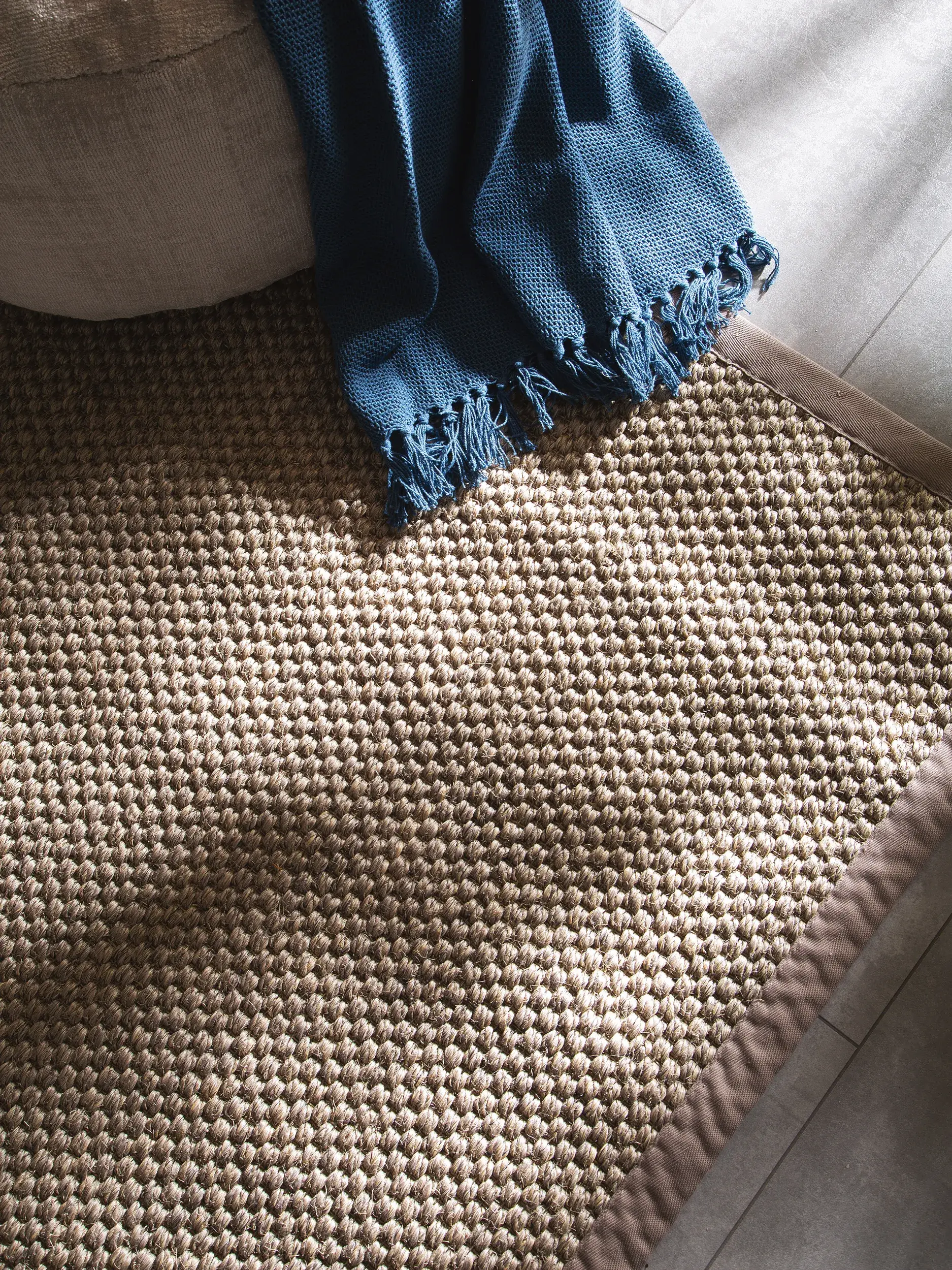 Teppich aus 100% Sisal in Grau mit 100% Sisal hohem Flor von benuta Pure