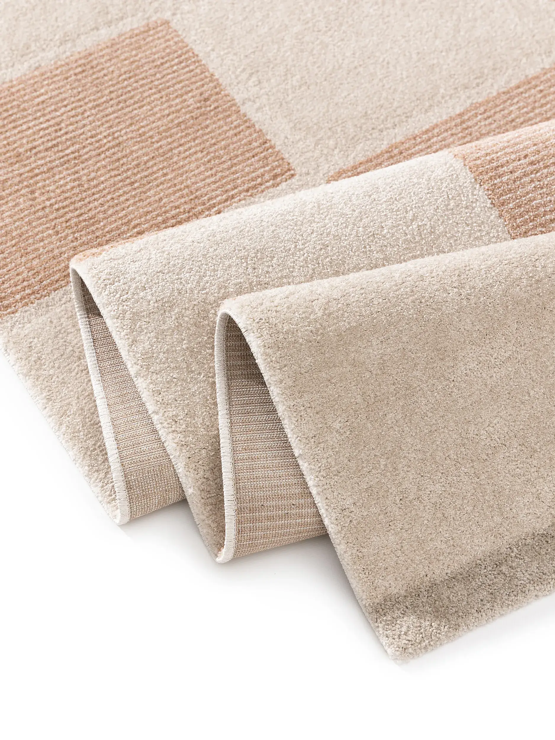 Teppich aus 100% Polyester in Beige mit 100% Polyester hohem Flor von benuta Nest