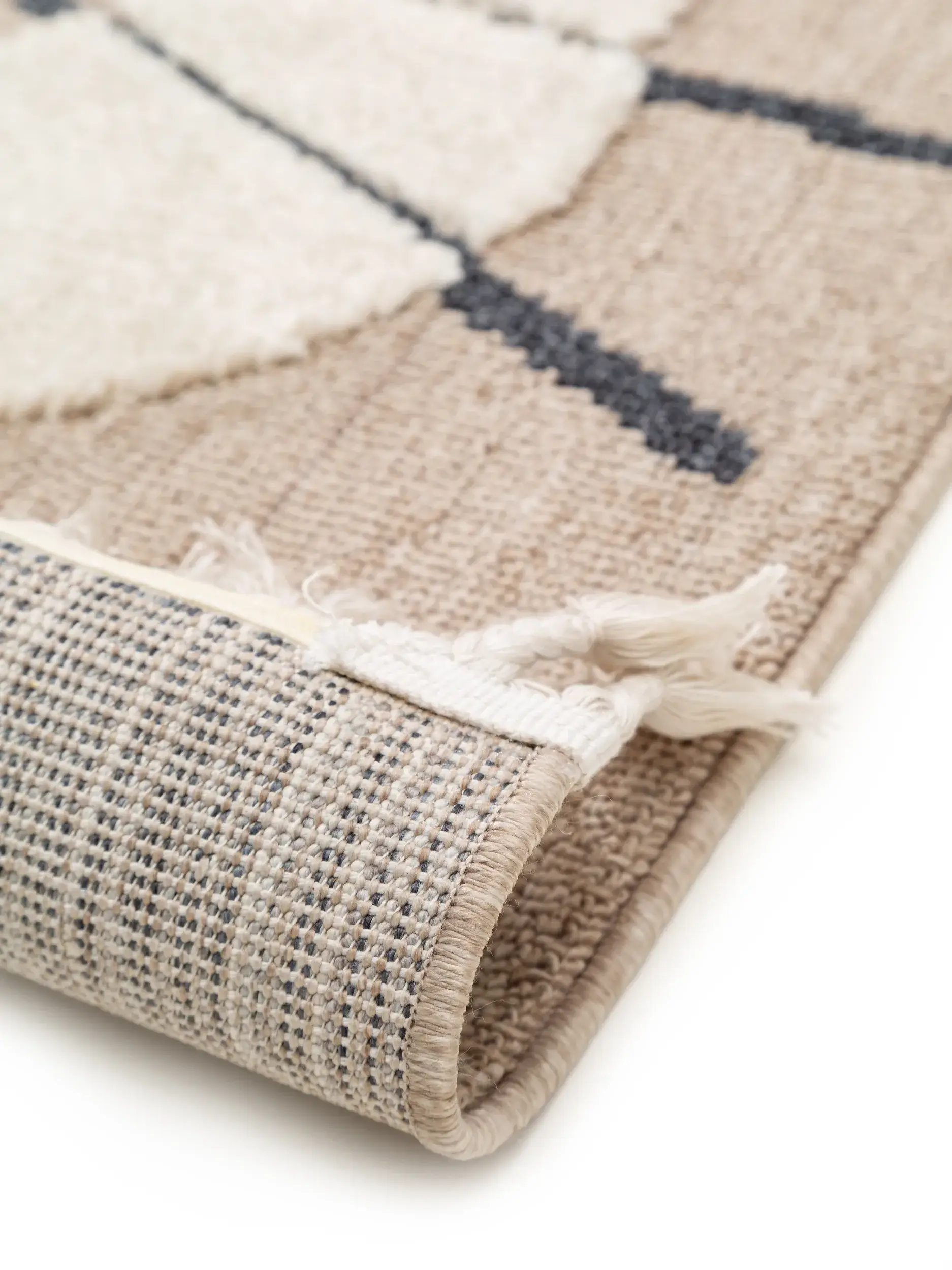 Rug made of 100% Polyester in Beige with a 100% Polyester high pile by Lytte