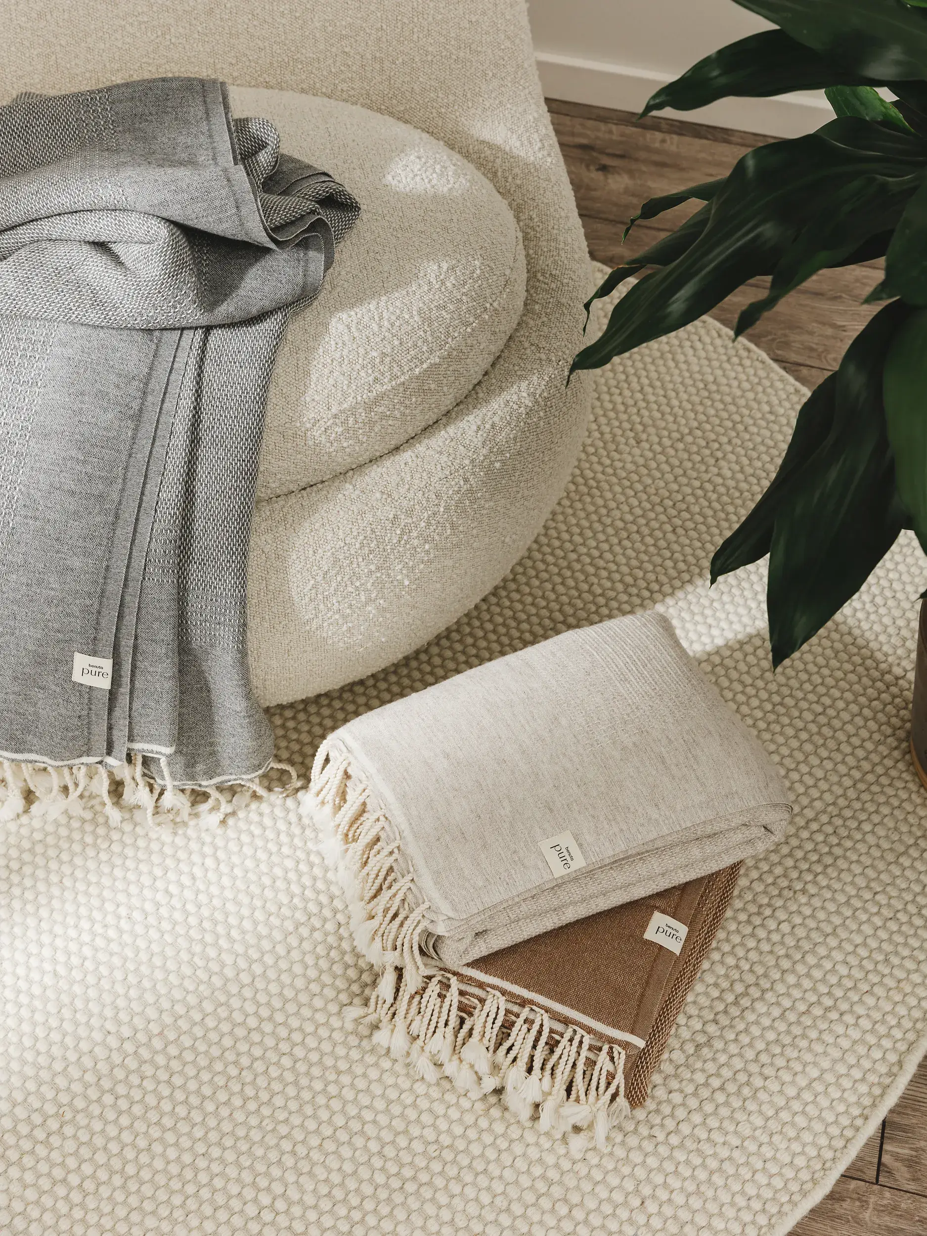 Decke Olivia Beige im Design  aus  von benuta Pure