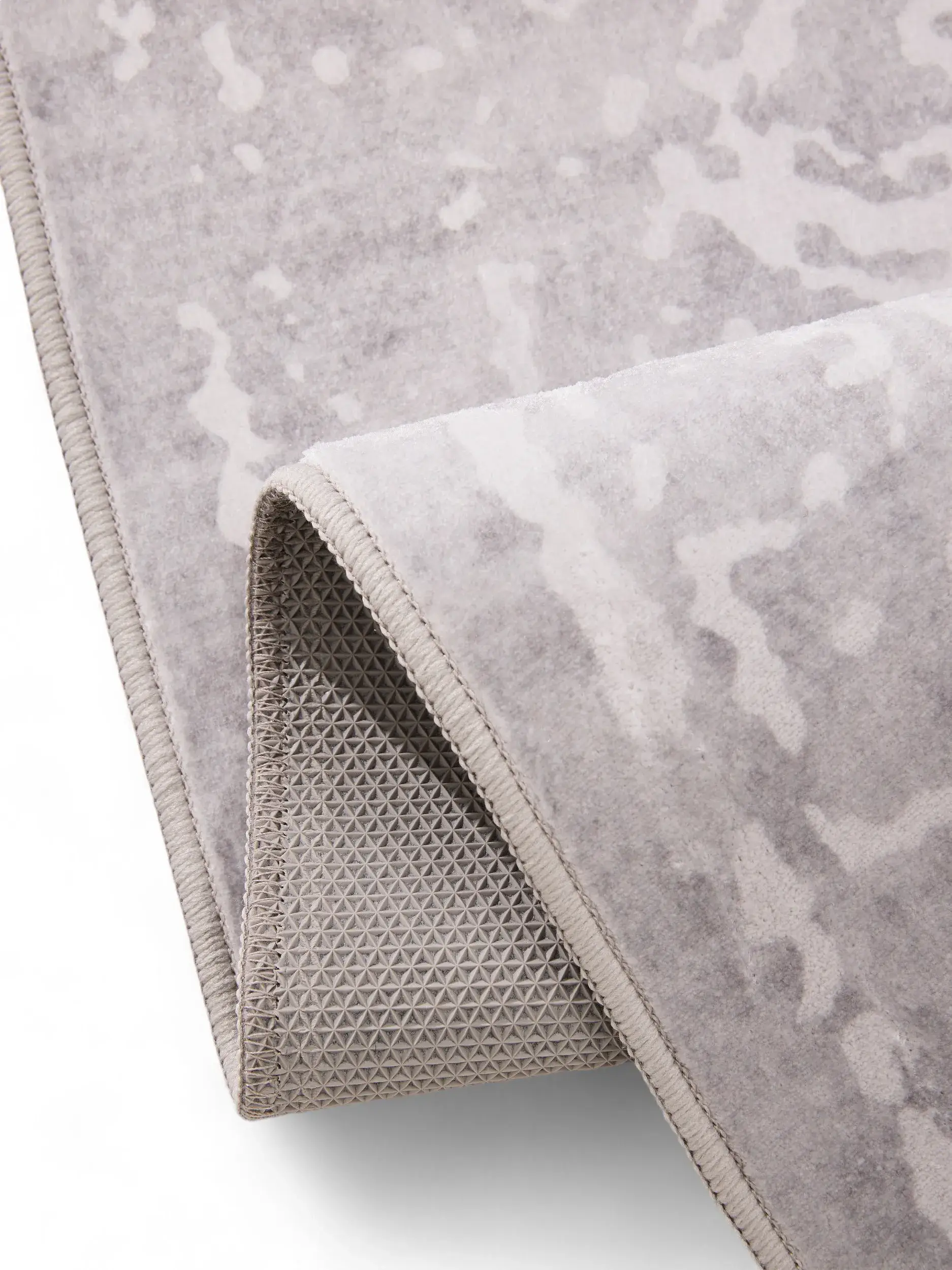 Teppich aus 100% Polyester in Grau mit 100% Polyester hohem Flor von benuta Nest