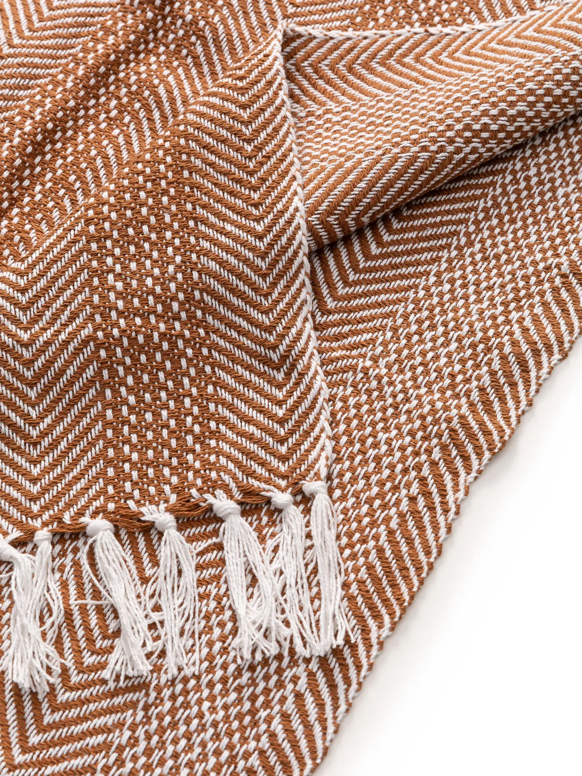 Baumwolldecke Alisea Braun in Ornament design made of 100% Cotton by benuta Nest