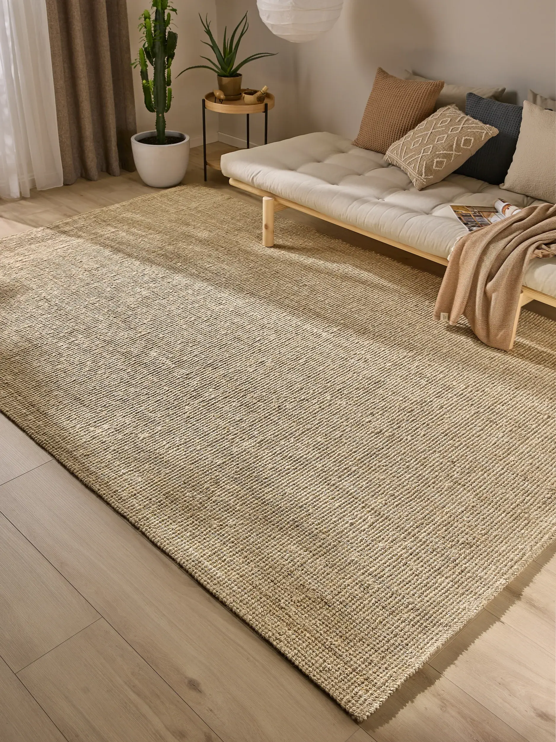 Teppe Svea av 100% Jute i Beige fra benuta pure