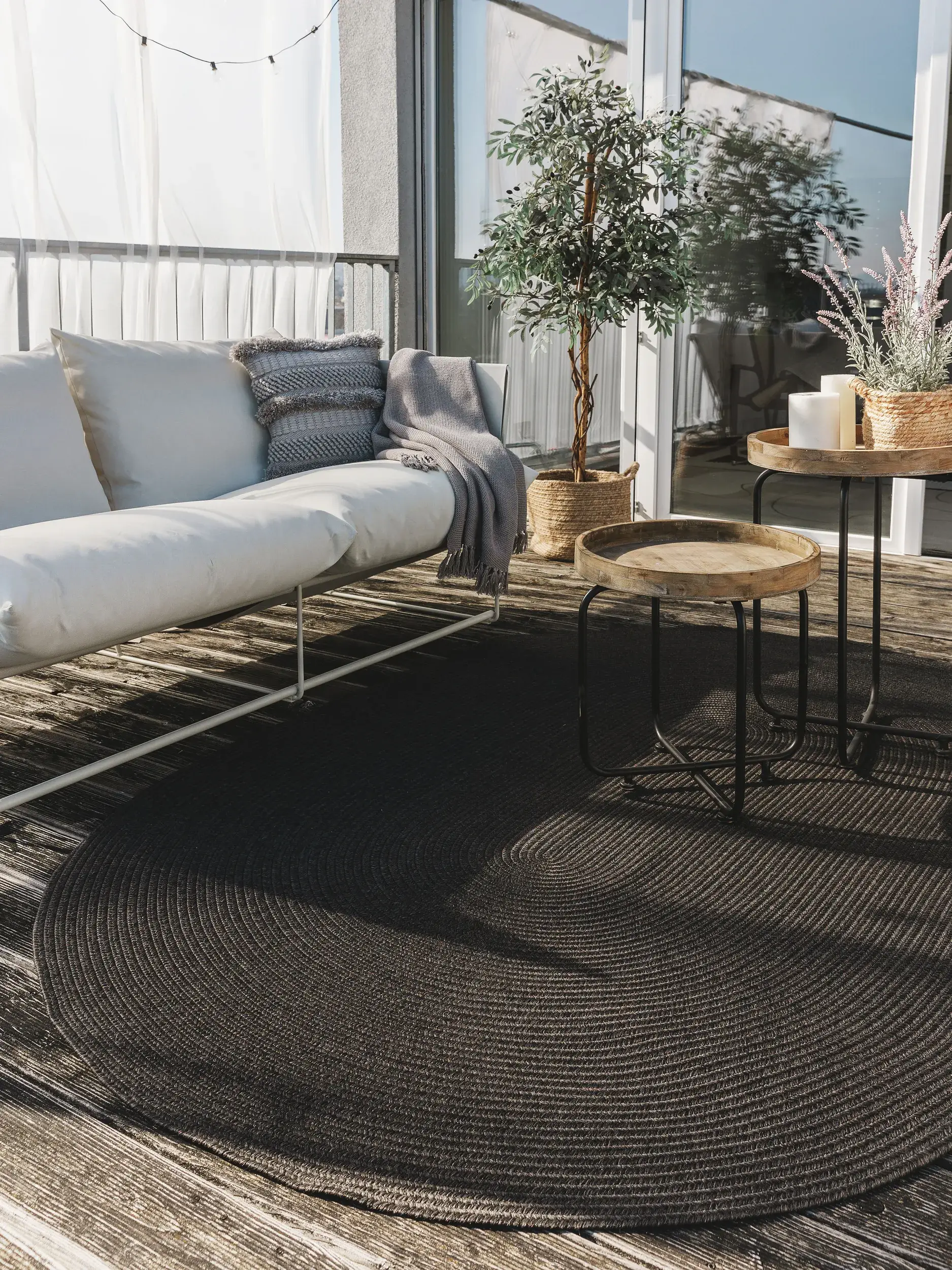 Rug made of 80% Polypropylen, 20% Polyester in Schwarz with a 80% Polypropylen, 20% Polyester high pile by benuta Nest