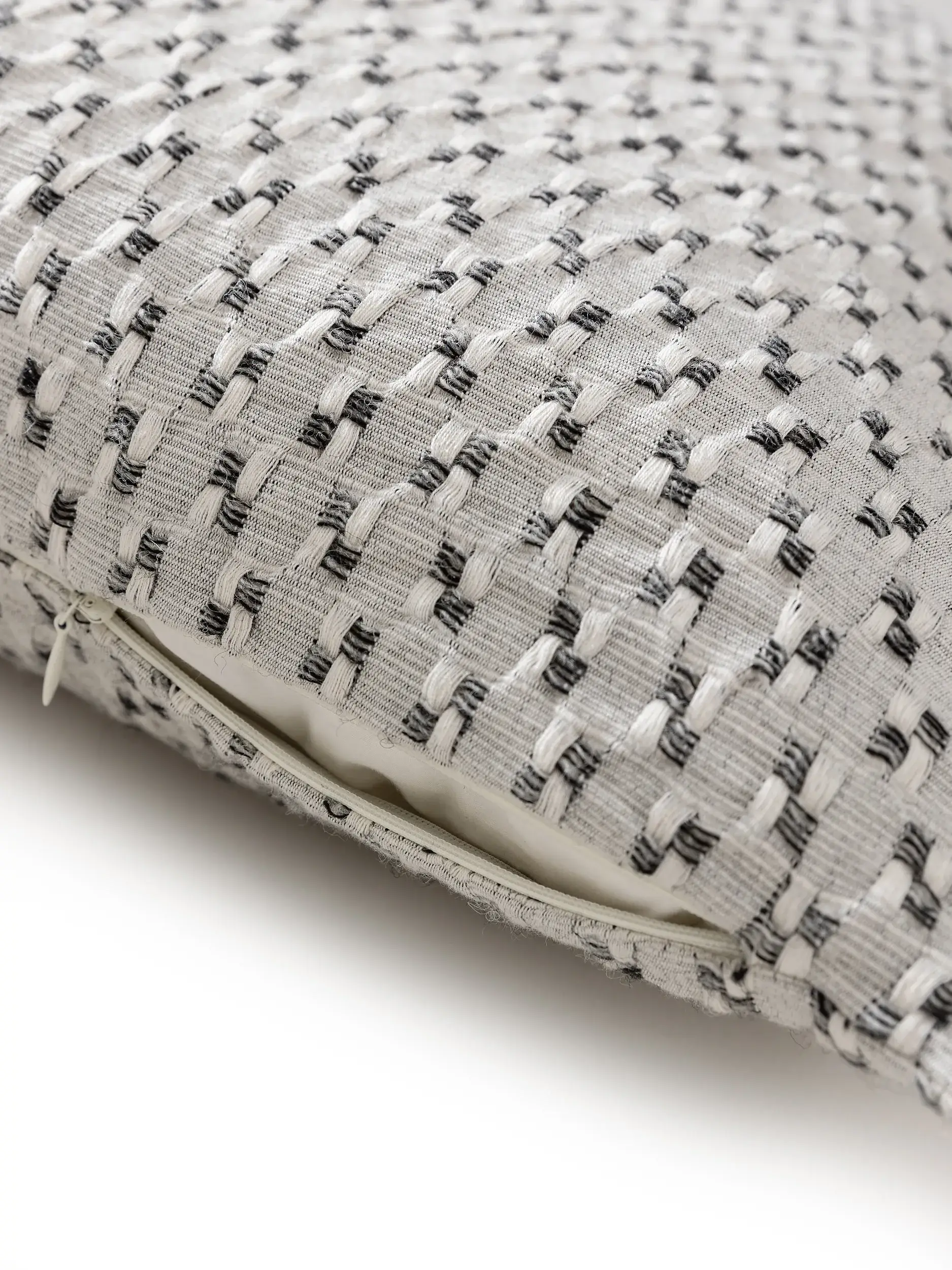 Kissenbezug Vanida Grau in Abstrakt design made of 50% Wool, 50% Cotton by benuta Pure